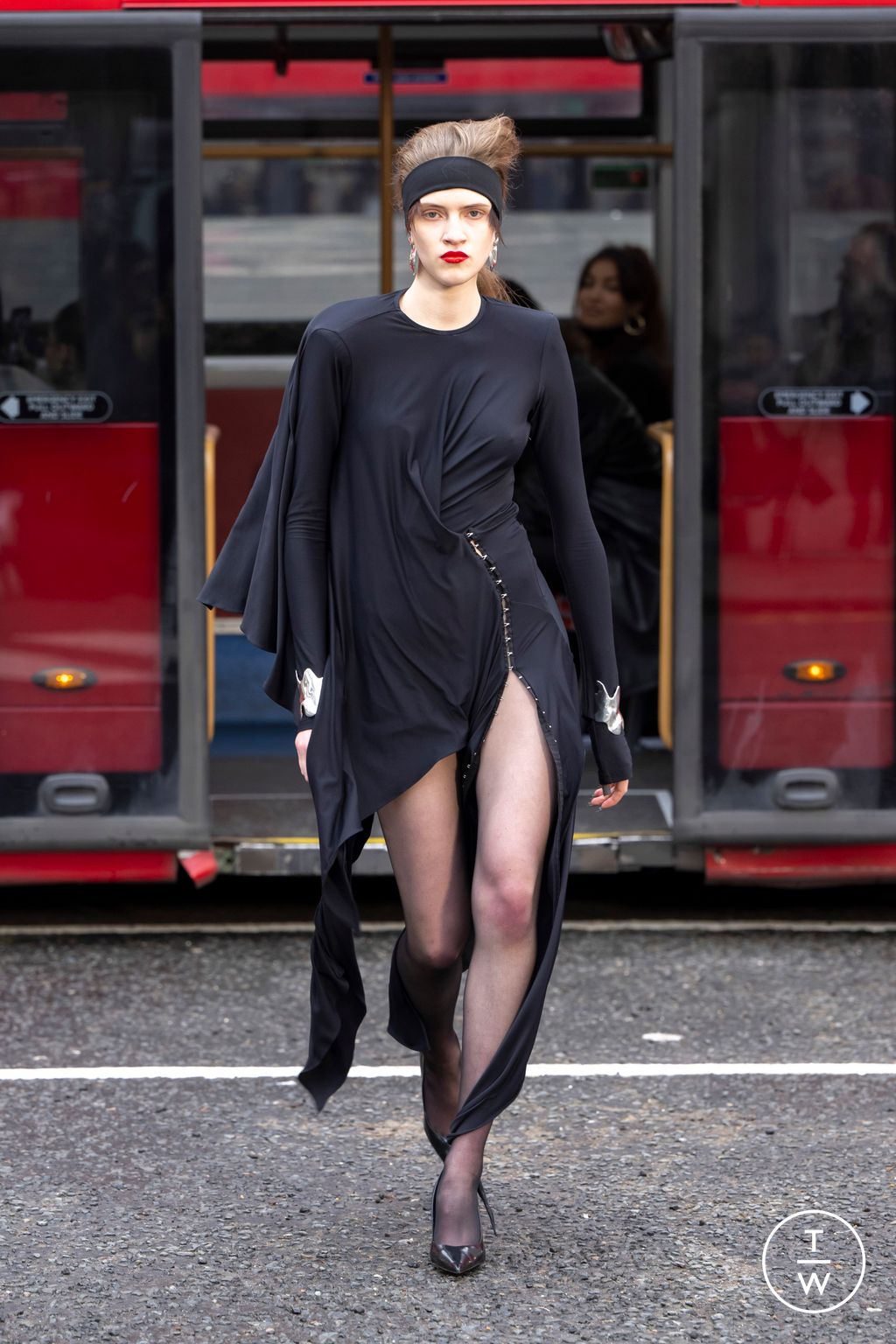 Fashion Week London Fall/Winter 2024 look 24 from the SRVC collection womenswear