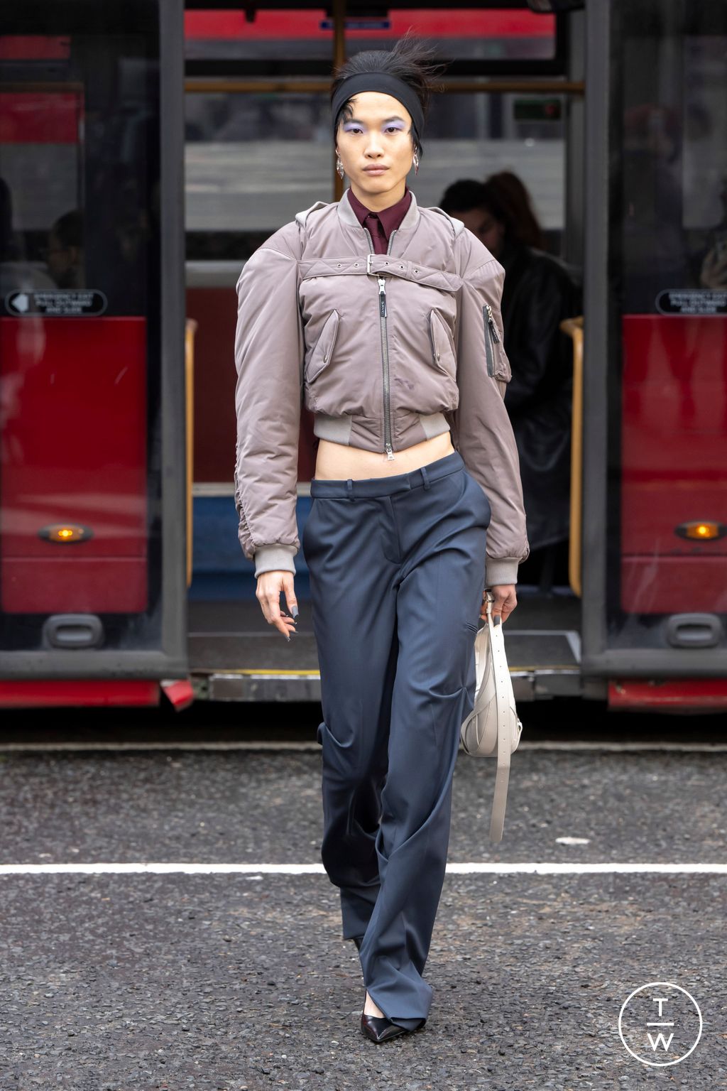 Fashion Week London Fall/Winter 2024 look 4 from the SRVC collection 女装