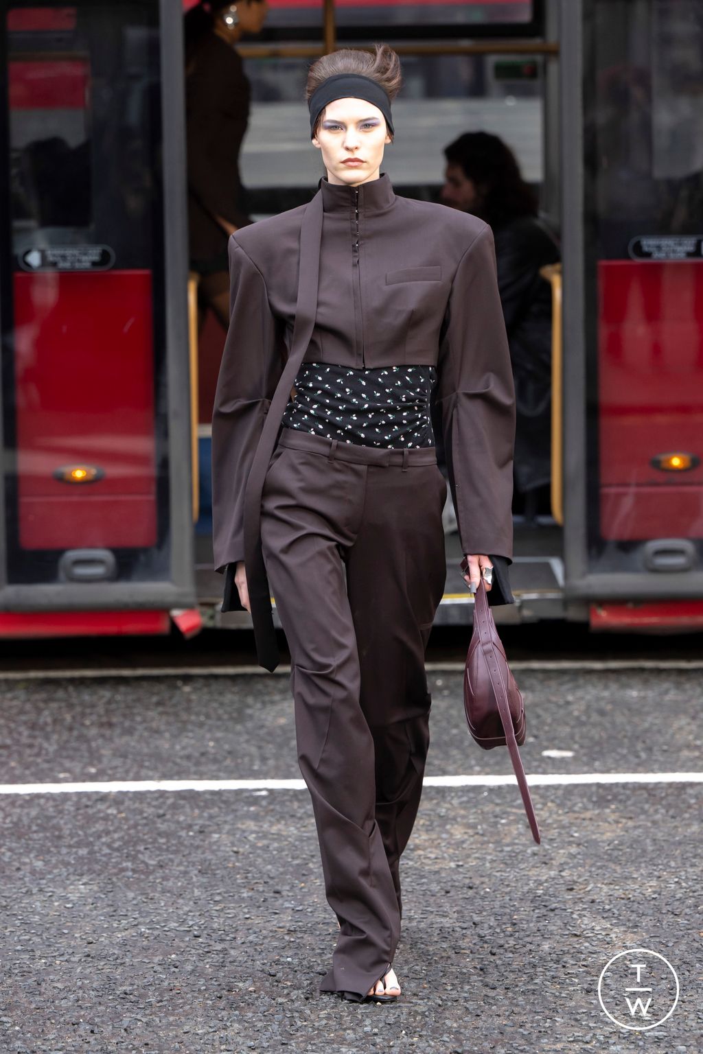 Fashion Week London Fall/Winter 2024 look 8 de la collection SRVC womenswear