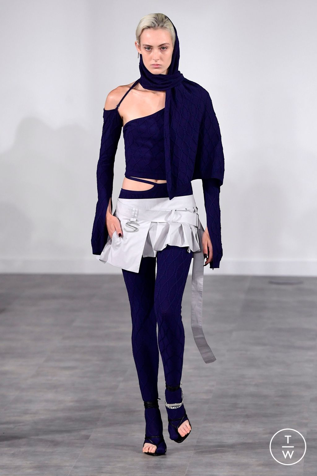 Fashion Week London Spring/Summer 2024 look 19 from the SRVC collection womenswear