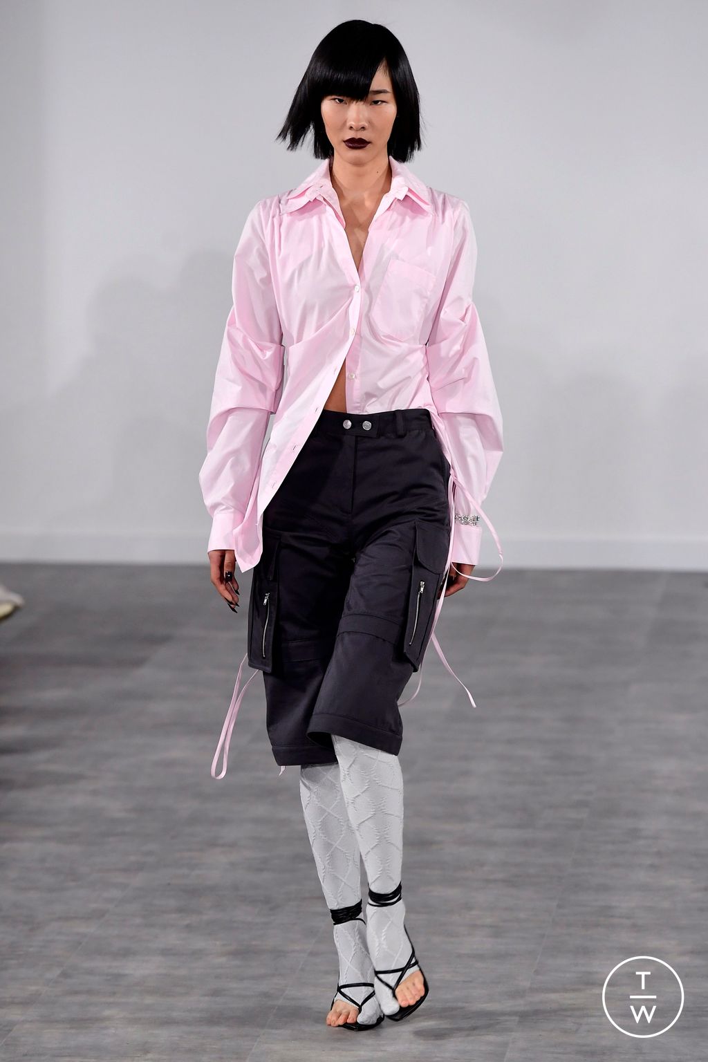 Fashion Week London Spring/Summer 2024 look 27 from the SRVC collection 女装