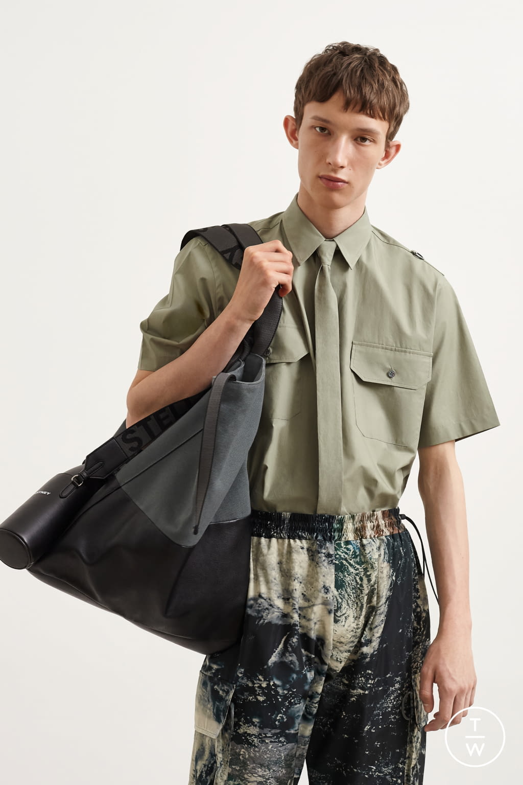Fashion Week Paris Spring/Summer 2020 look 1 from the Stella McCartney collection 男装