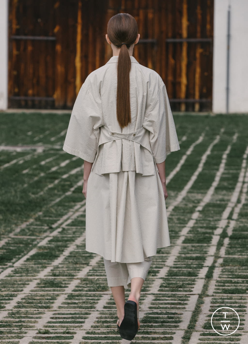 Fashion Week Paris Spring/Summer 2021 look 16 from the Nehera collection womenswear