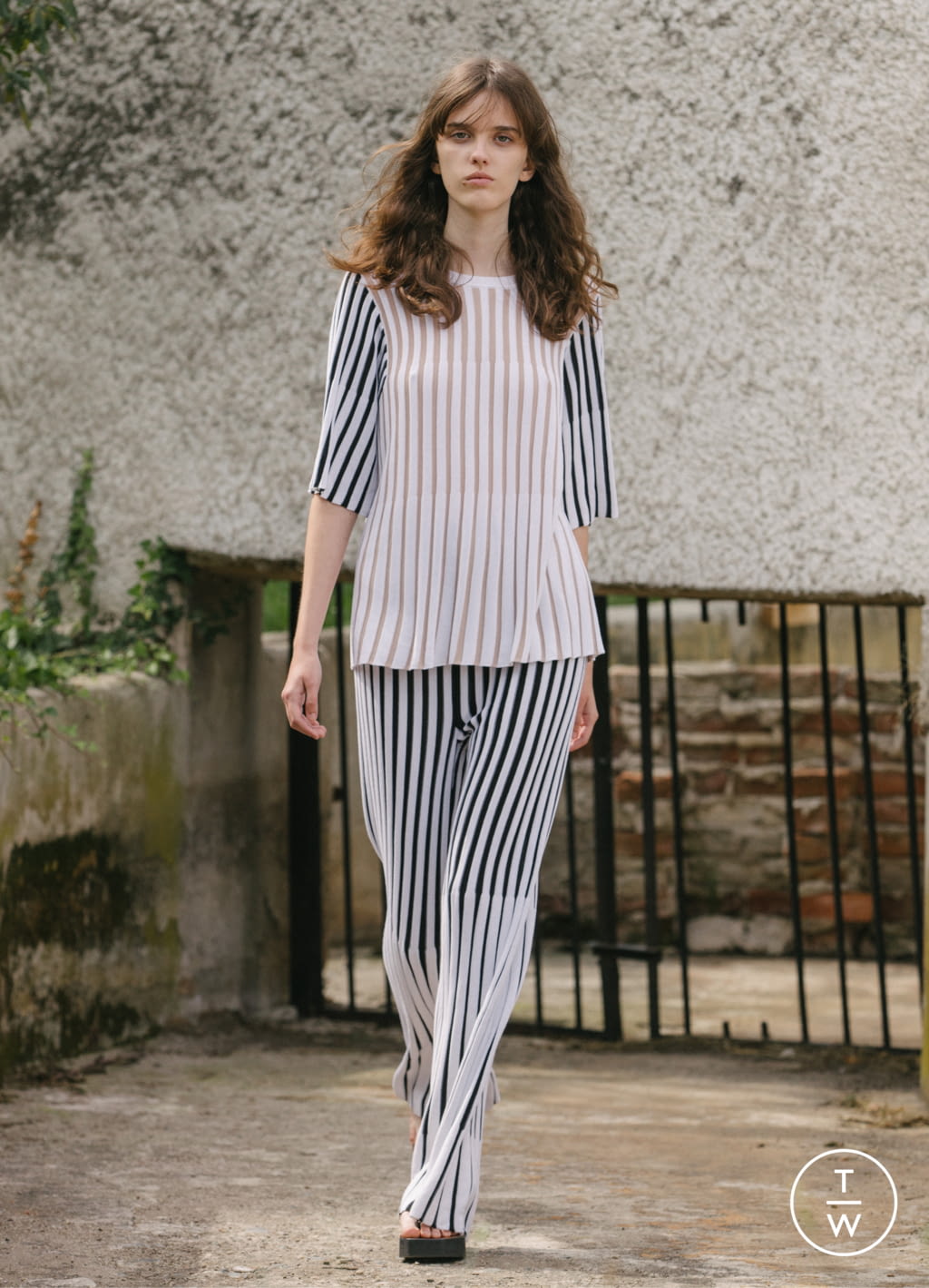 Fashion Week Paris Spring/Summer 2021 look 23 from the Nehera collection womenswear