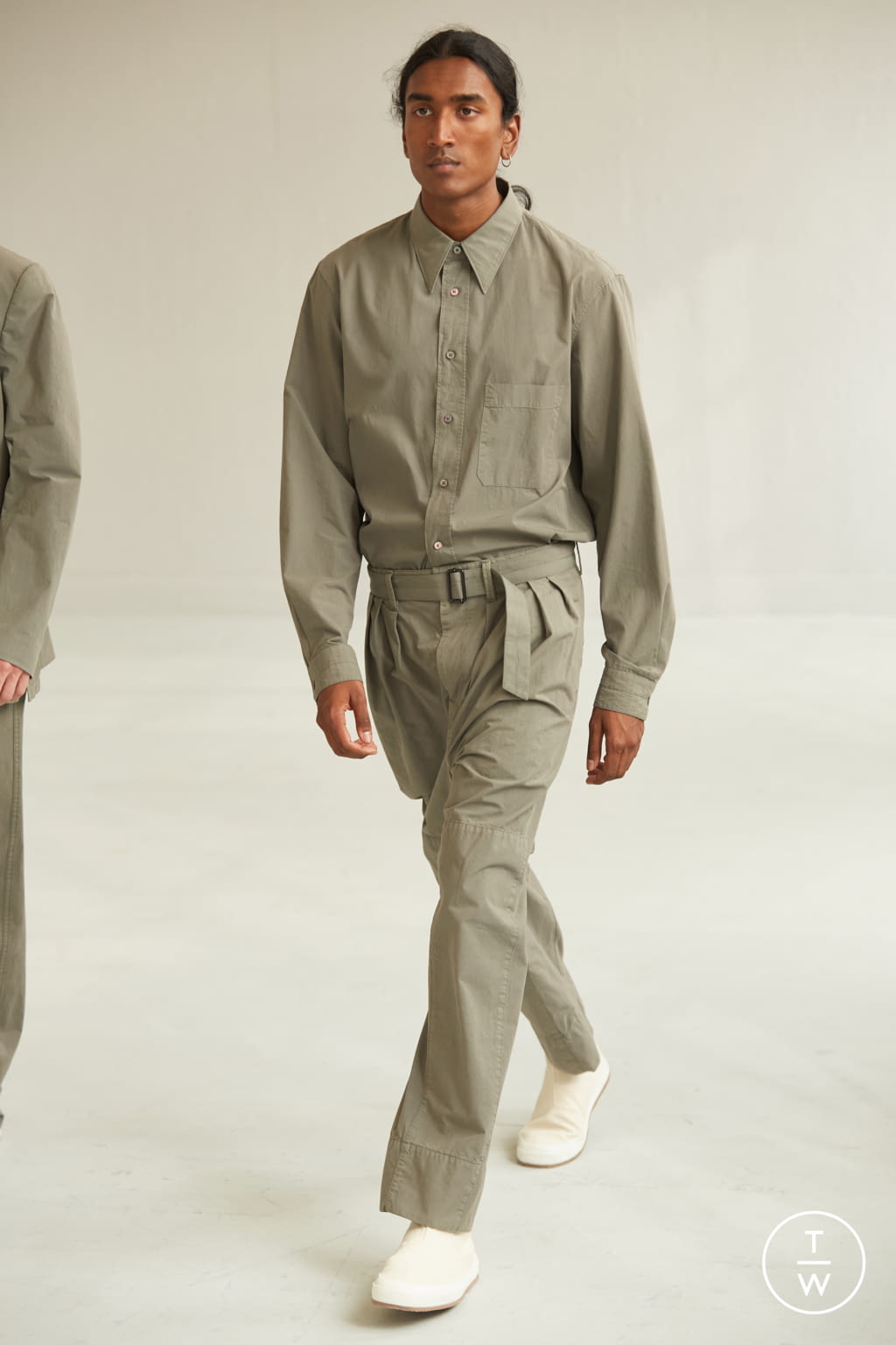 Fashion Week Paris Spring/Summer 2021 look 10 from the Lemaire collection menswear