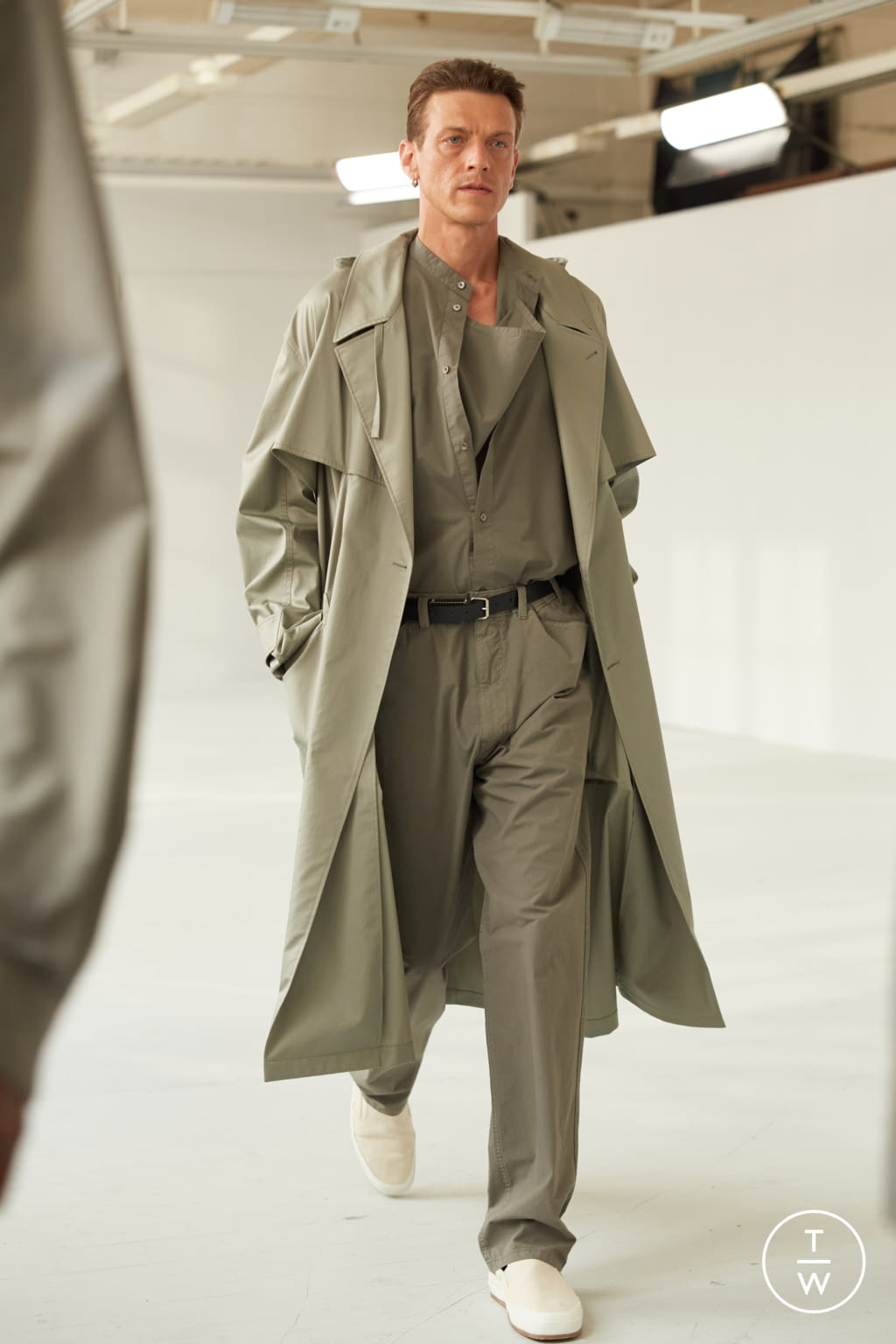 Fashion Week Paris Spring/Summer 2021 look 11 from the Lemaire collection 男装