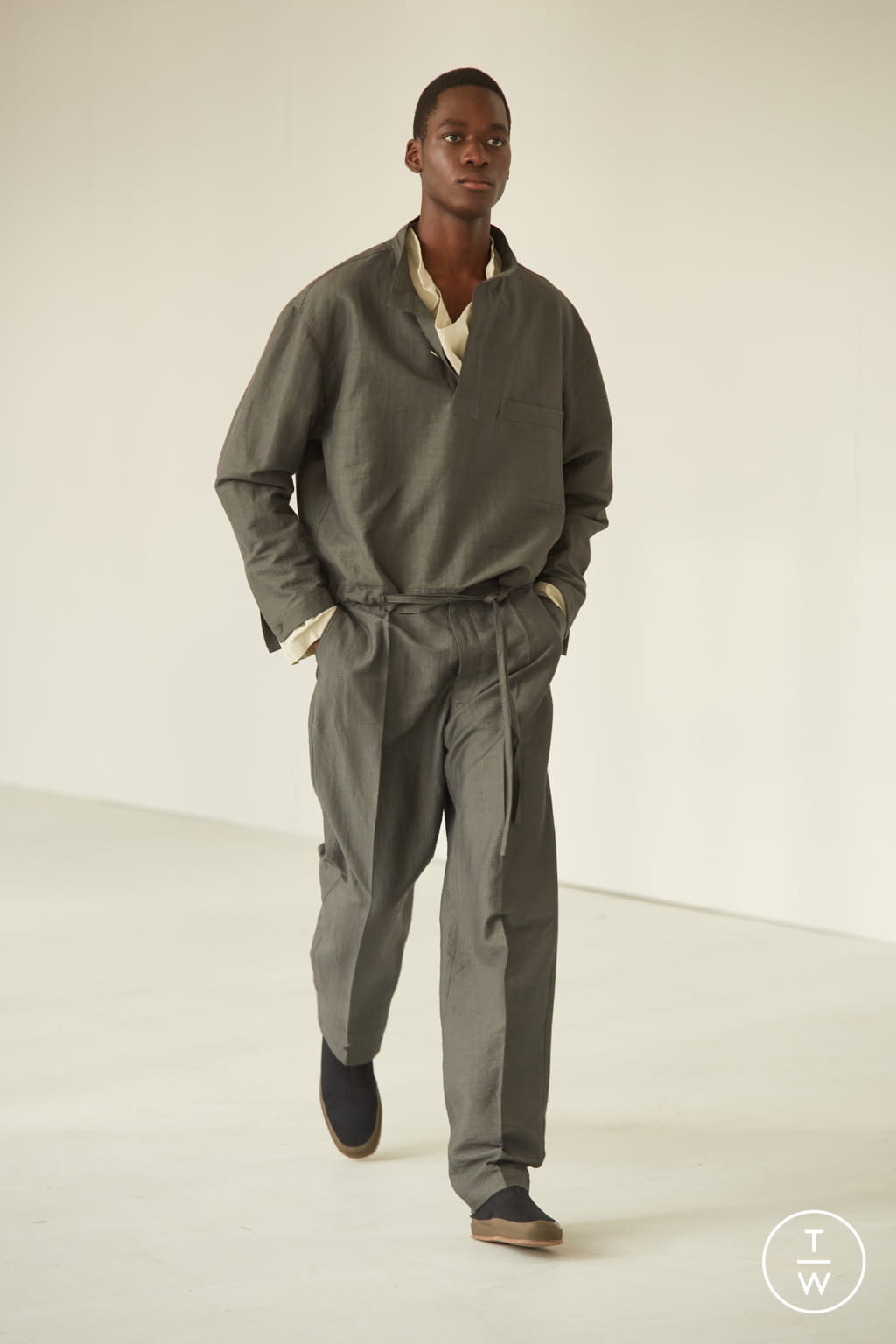 Fashion Week Paris Spring/Summer 2021 look 12 from the Lemaire collection menswear