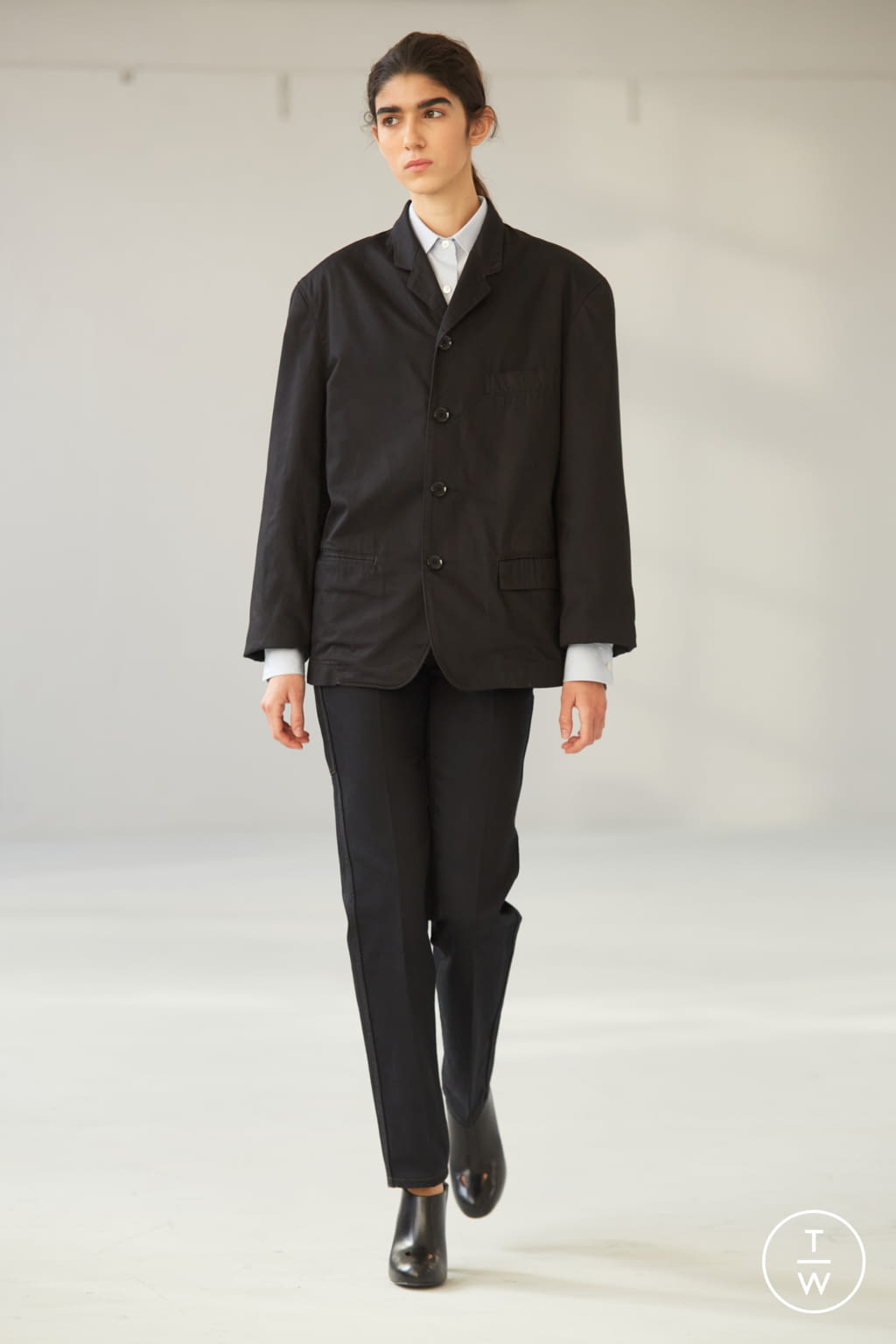 Fashion Week Paris Spring/Summer 2021 look 2 from the Lemaire collection menswear