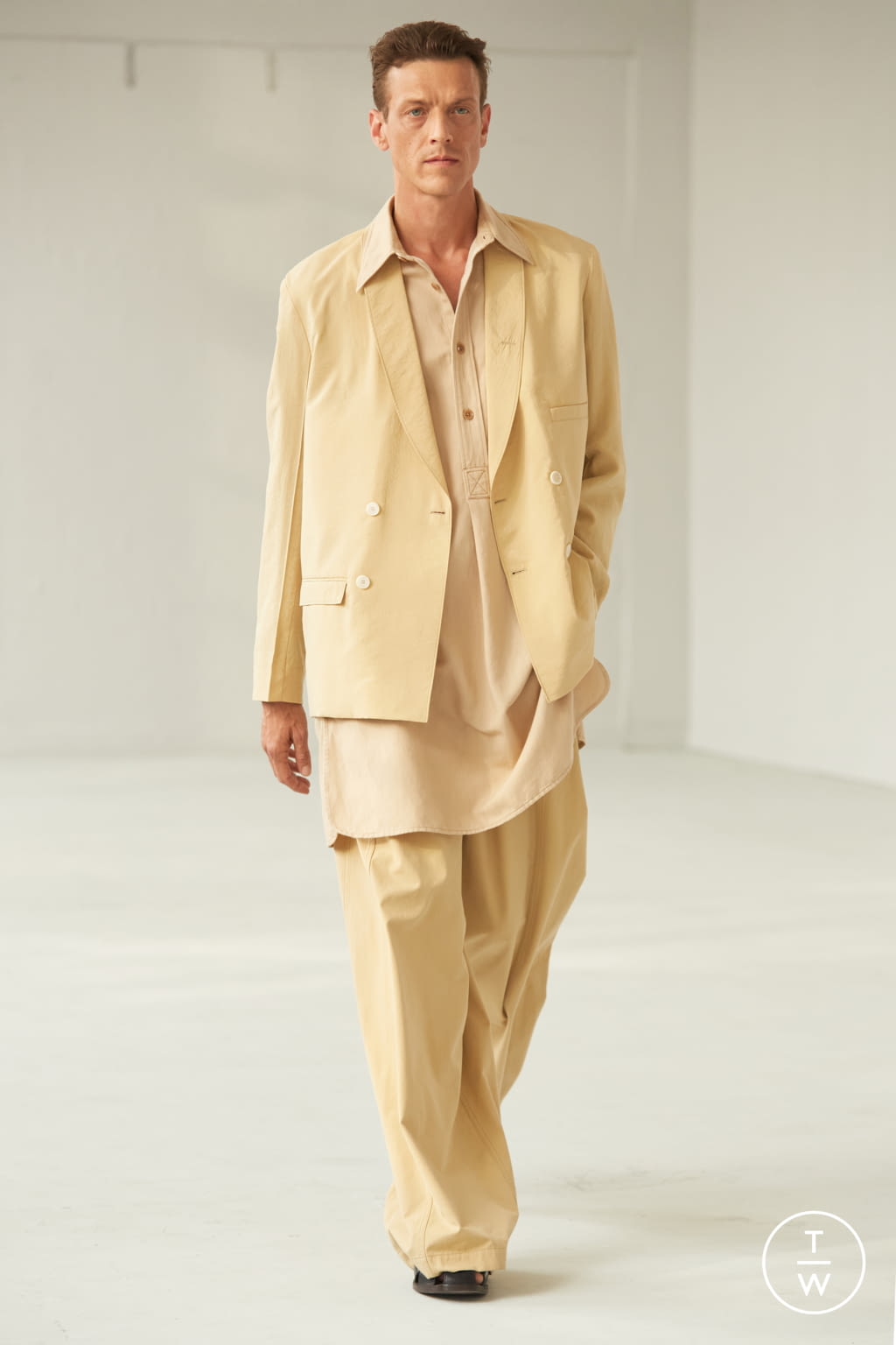 Fashion Week Paris Spring/Summer 2021 look 24 from the Lemaire collection menswear