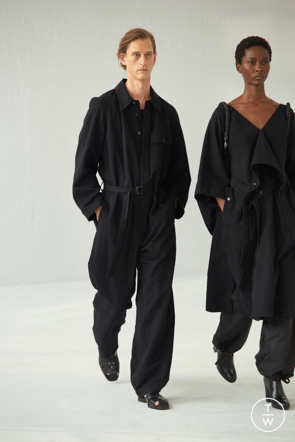 Fashion Week Paris Spring/Summer 2021 look 31 de la collection Lemaire menswear