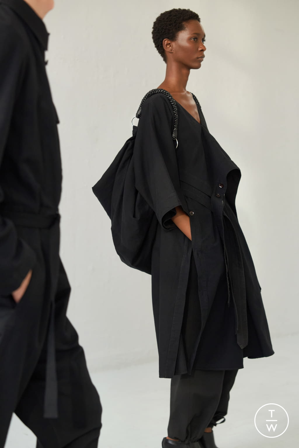 Fashion Week Paris Spring/Summer 2021 look 32 from the Lemaire collection 男装