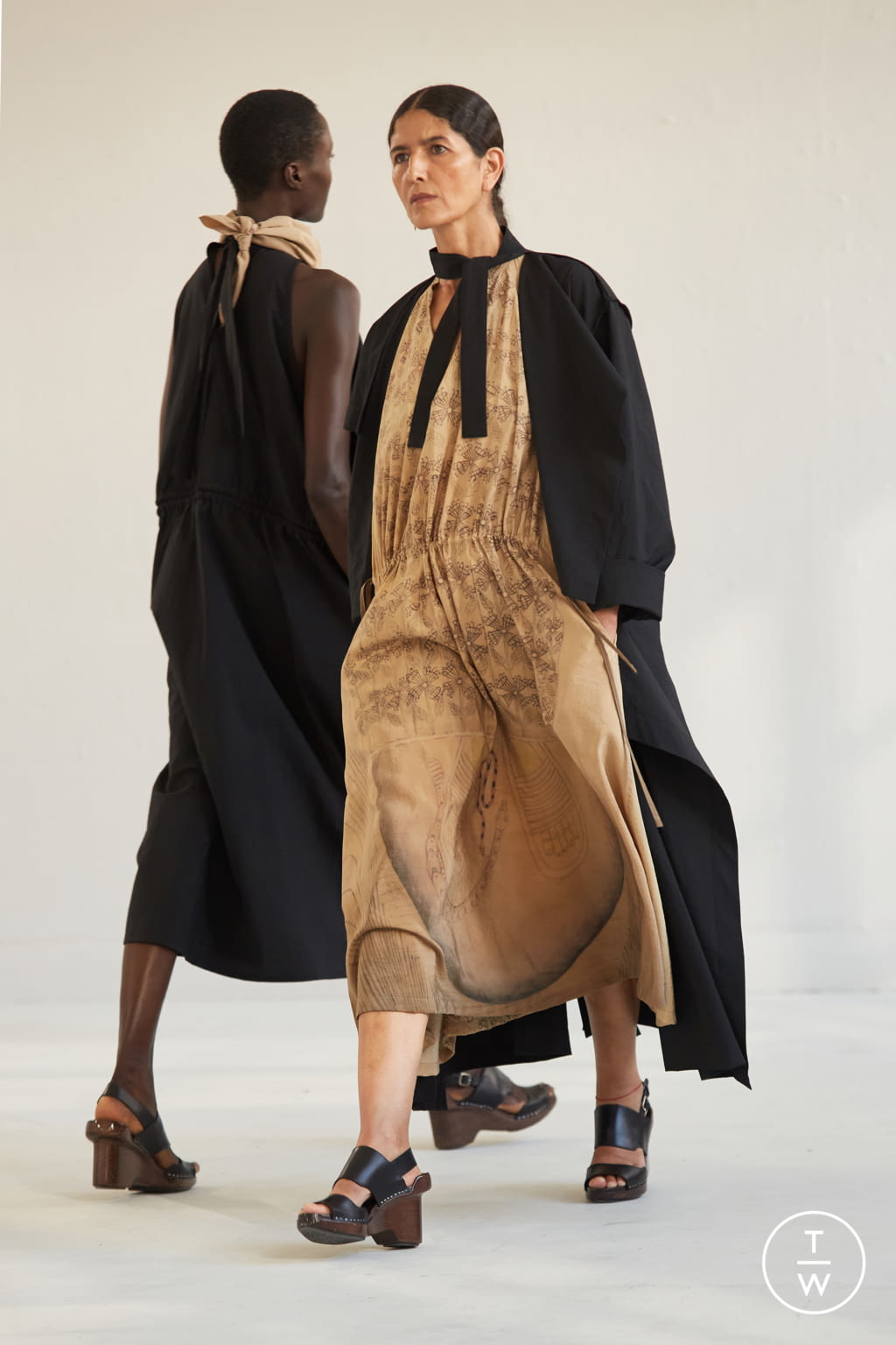 Fashion Week Paris Spring/Summer 2021 look 40 de la collection Lemaire menswear