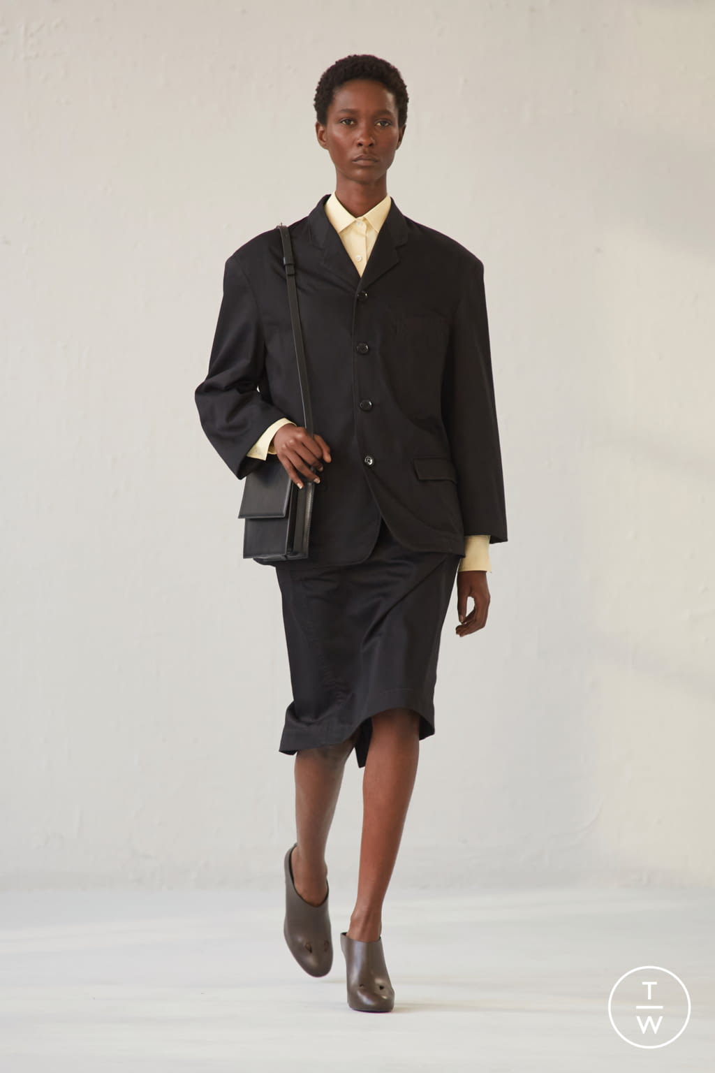 Fashion Week Paris Spring/Summer 2021 look 4 from the Lemaire collection menswear