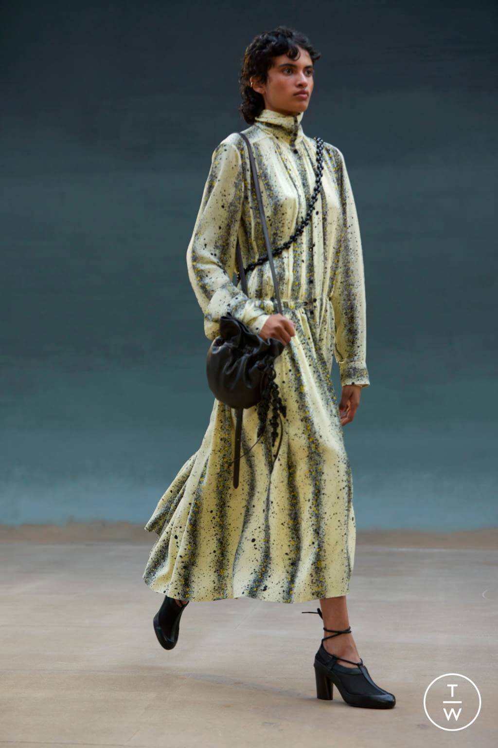 Fashion Week Paris Spring/Summer 2022 look 1 from the Lemaire collection 男装