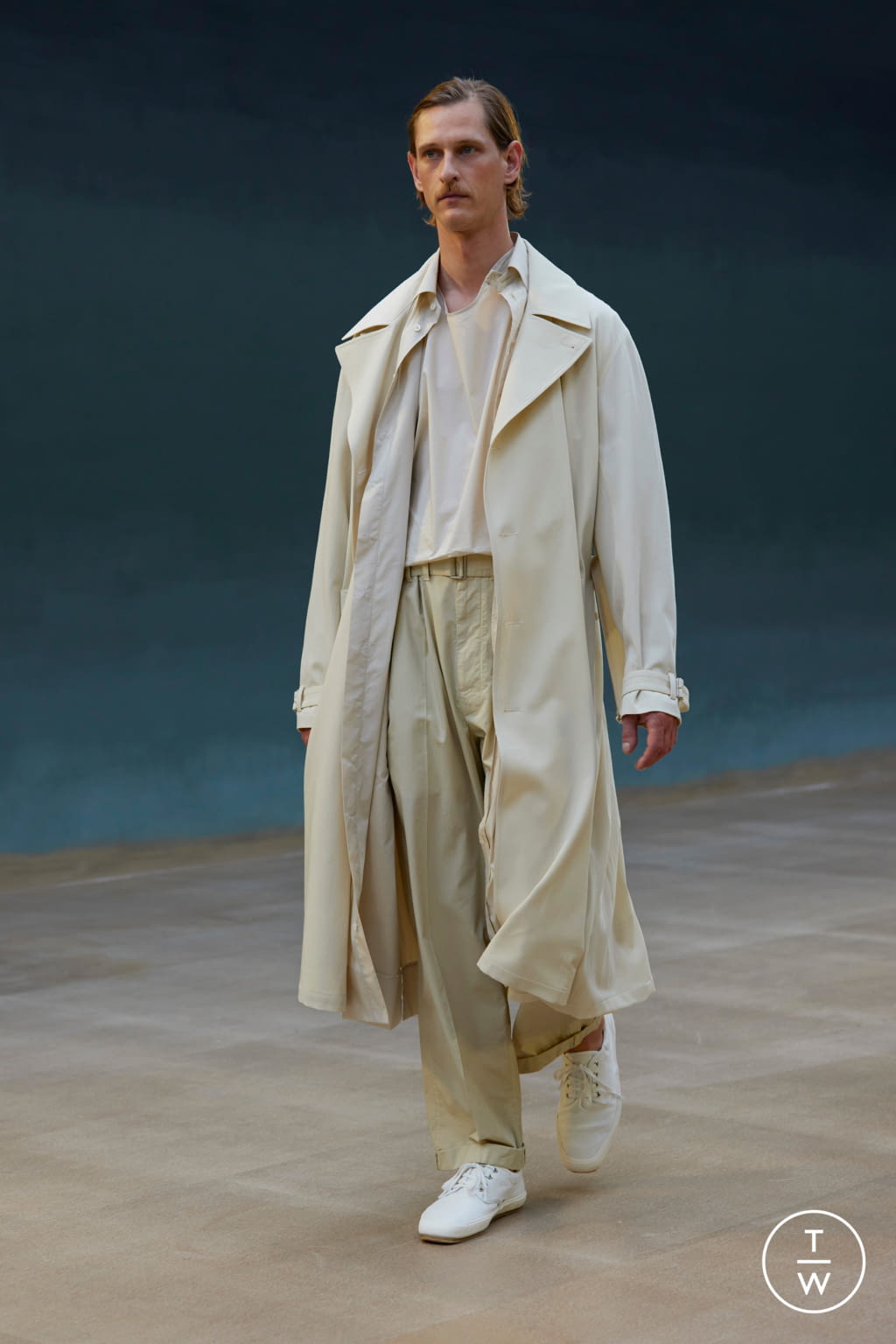Fashion Week Paris Spring/Summer 2022 look 3 from the Lemaire collection menswear