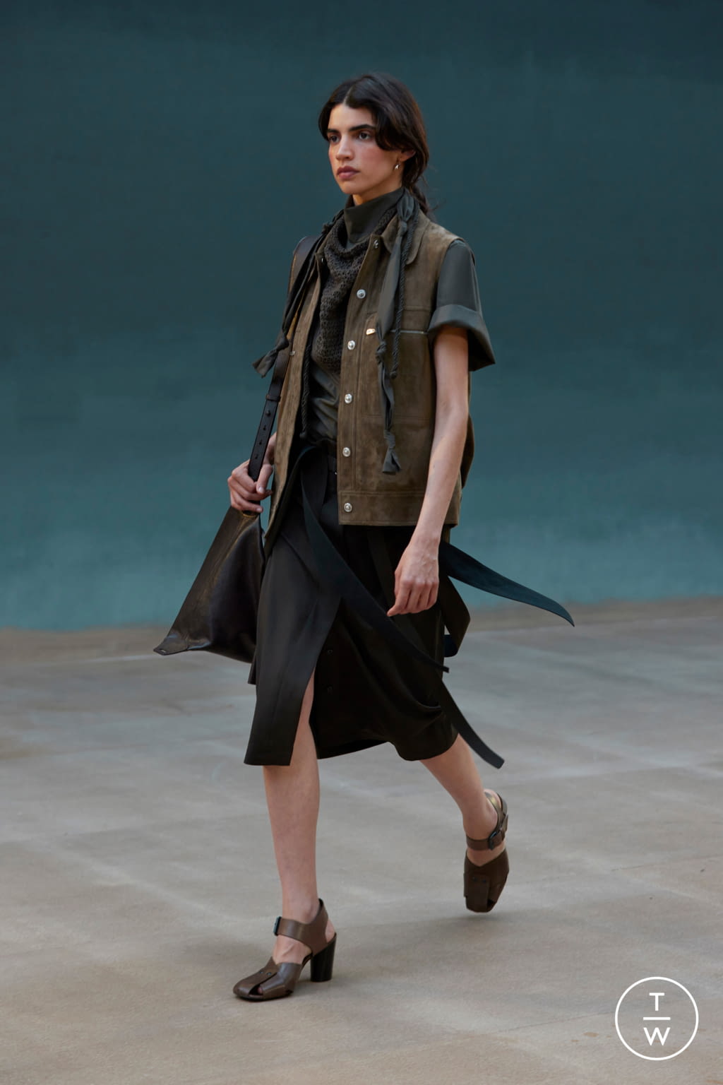 Fashion Week Paris Spring/Summer 2022 look 9 from the Lemaire collection 男装