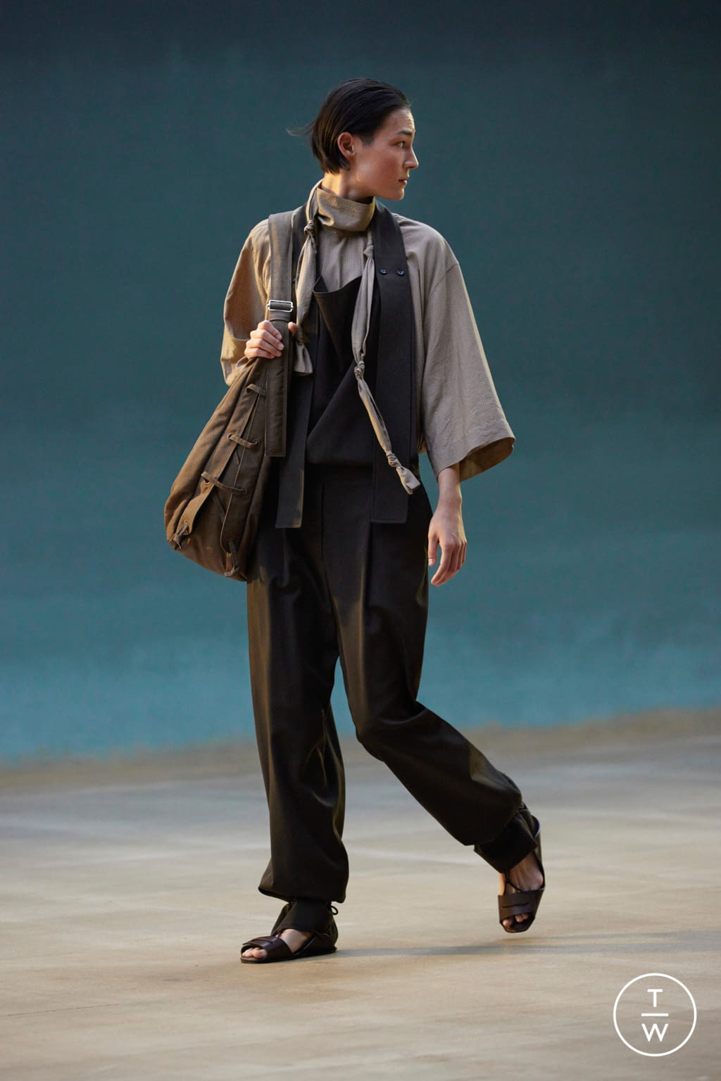 Fashion Week Paris Spring/Summer 2022 look 10 from the Lemaire collection menswear