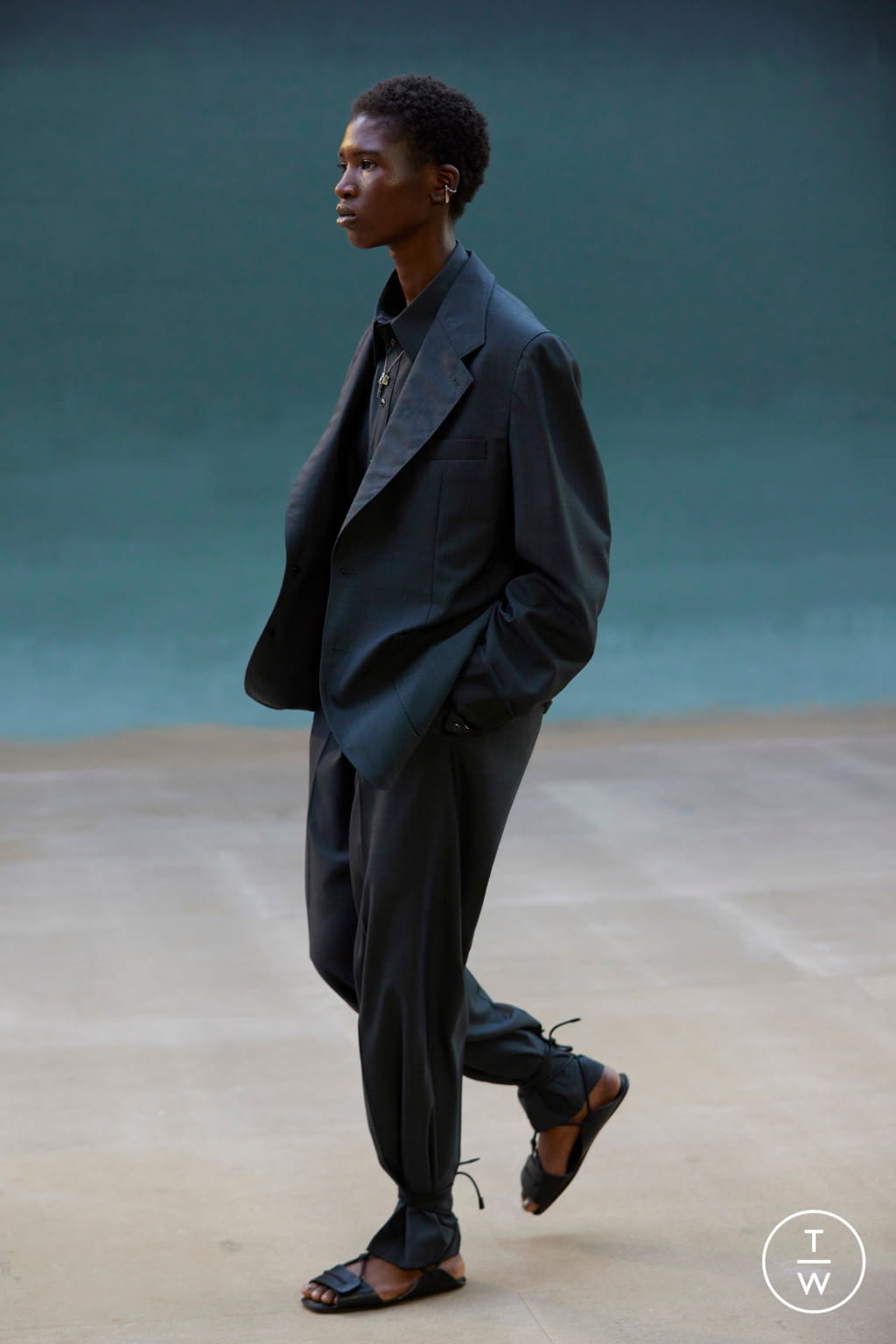 Fashion Week Paris Spring/Summer 2022 look 11 from the Lemaire collection menswear