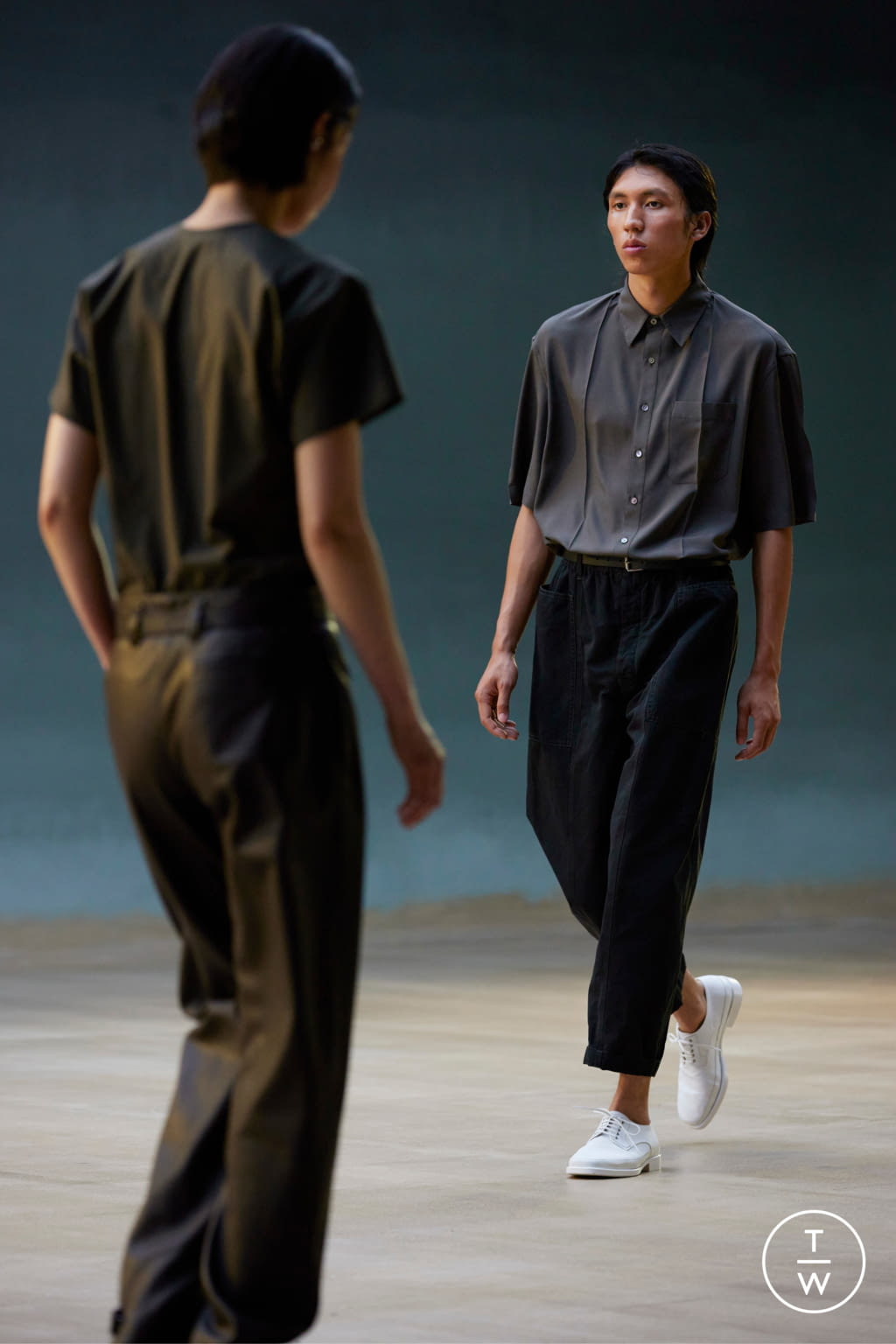 Fashion Week Paris Spring/Summer 2022 look 13 from the Lemaire collection 男装