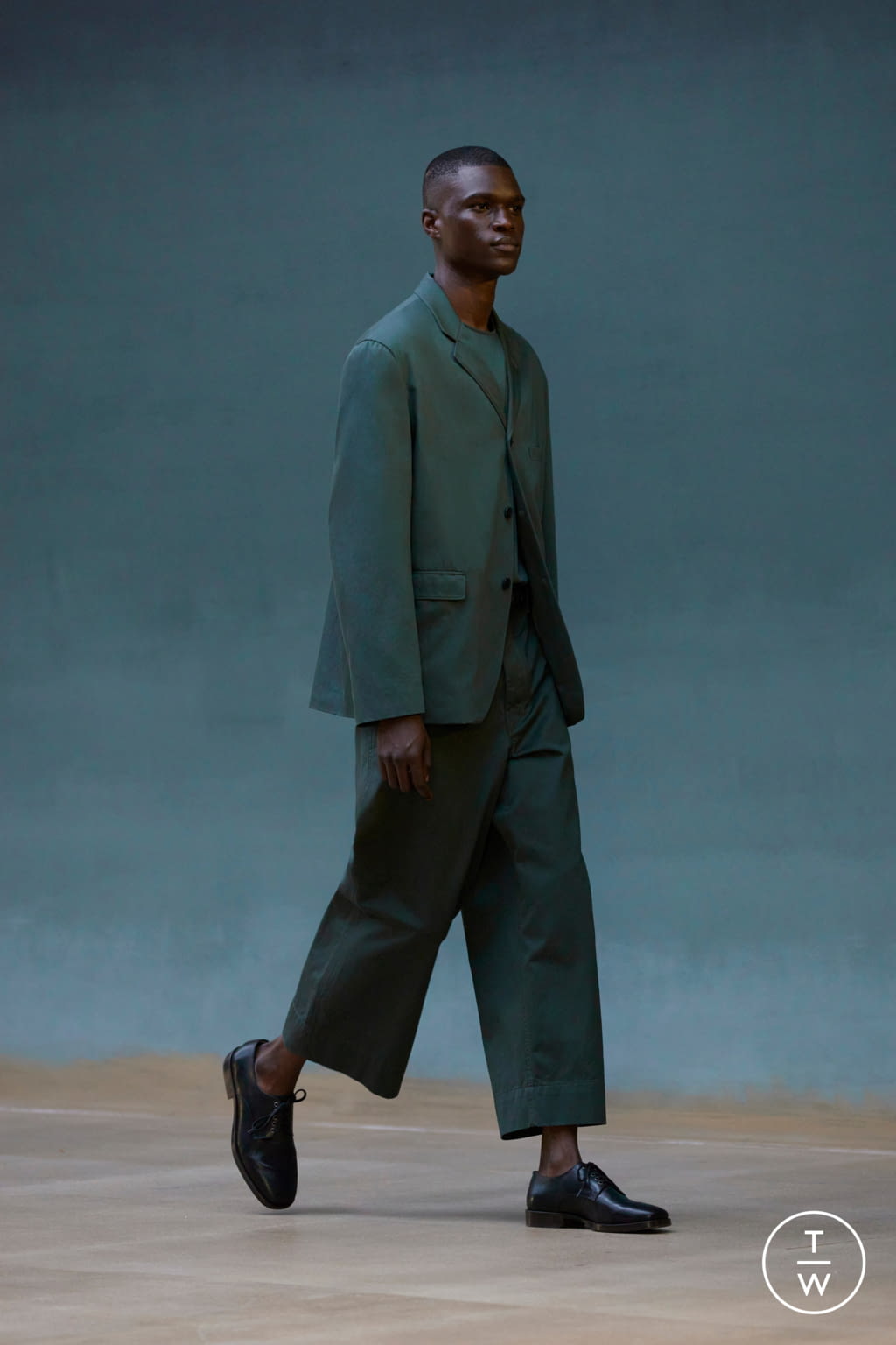 Fashion Week Paris Spring/Summer 2022 look 14 from the Lemaire collection menswear