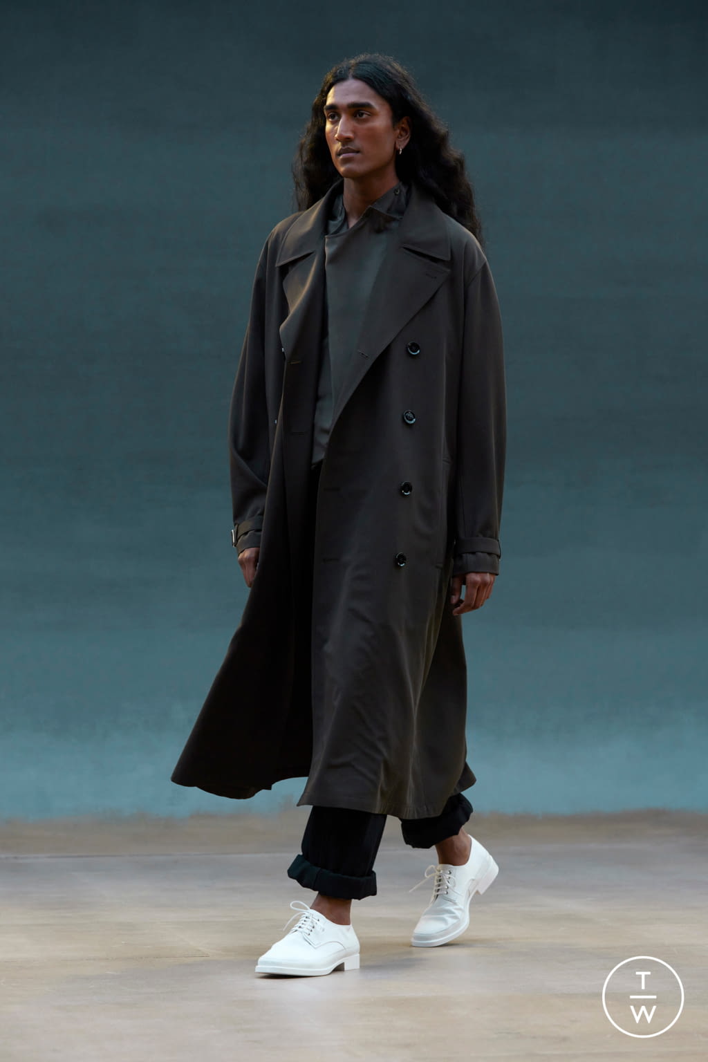 Fashion Week Paris Spring/Summer 2022 look 17 from the Lemaire collection 男装