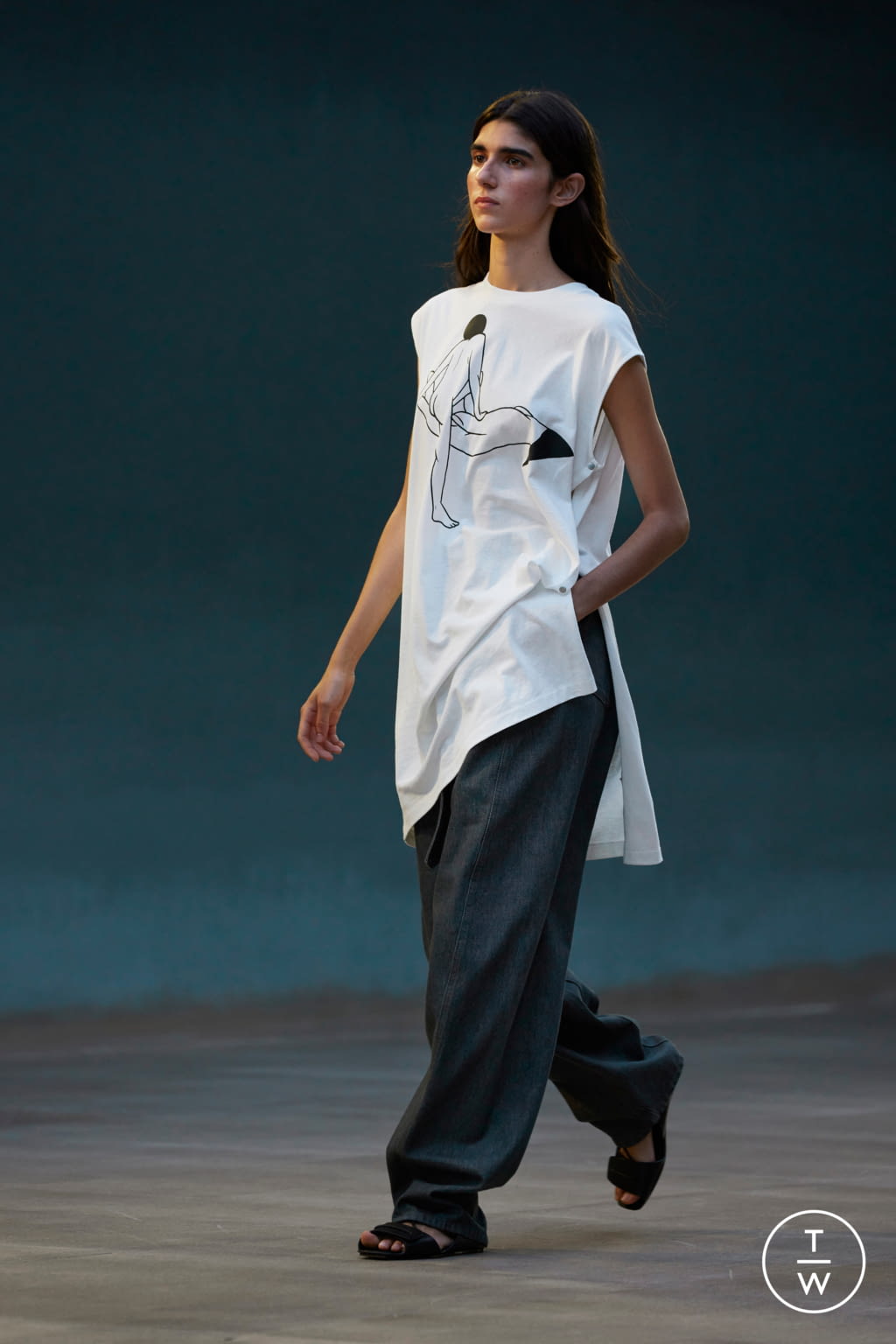 Fashion Week Paris Spring/Summer 2022 look 22 from the Lemaire collection 男装