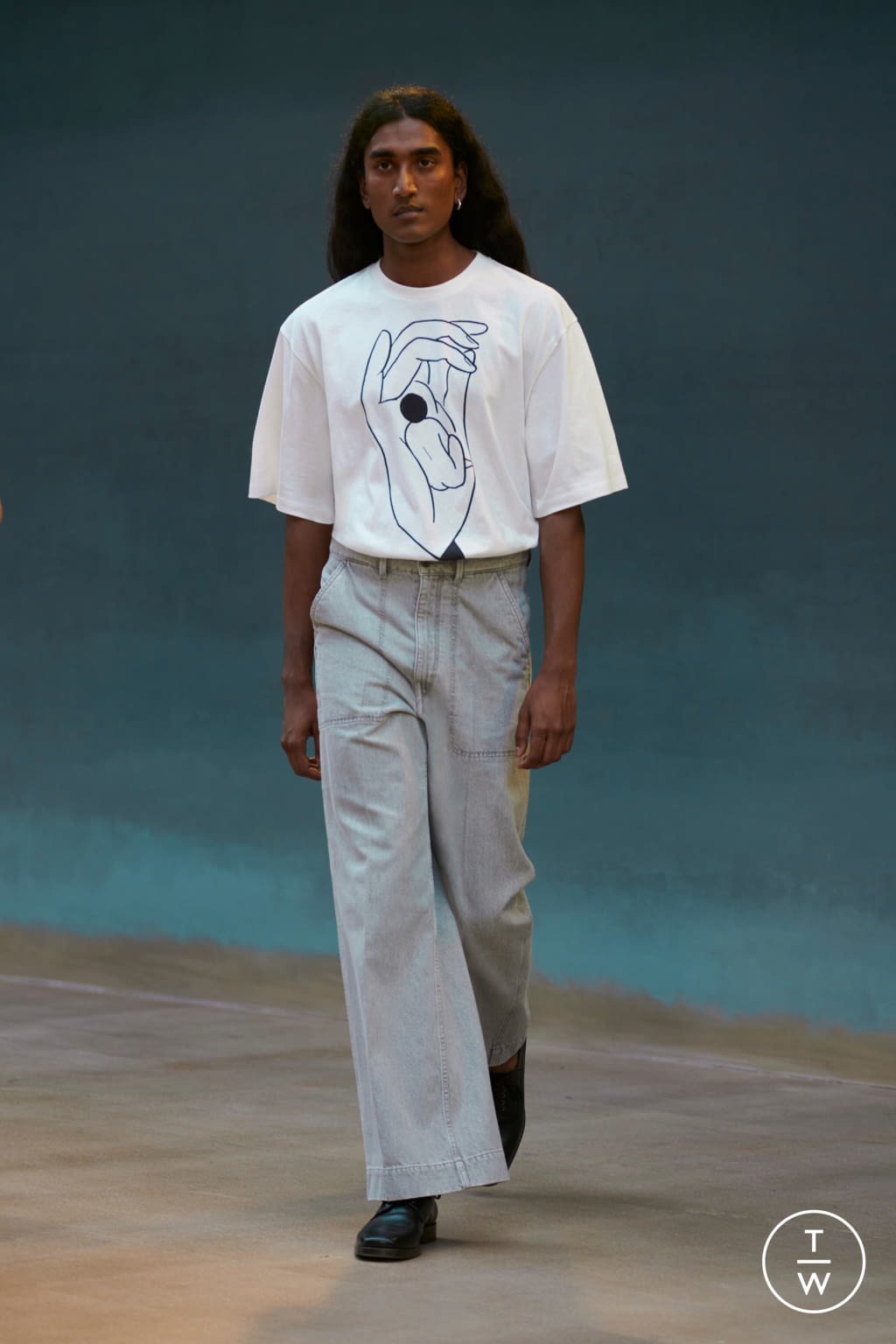 Fashion Week Paris Spring/Summer 2022 look 23 from the Lemaire collection menswear