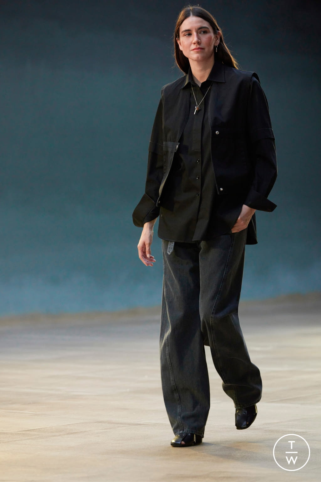 Fashion Week Paris Spring/Summer 2022 look 24 from the Lemaire collection 男装