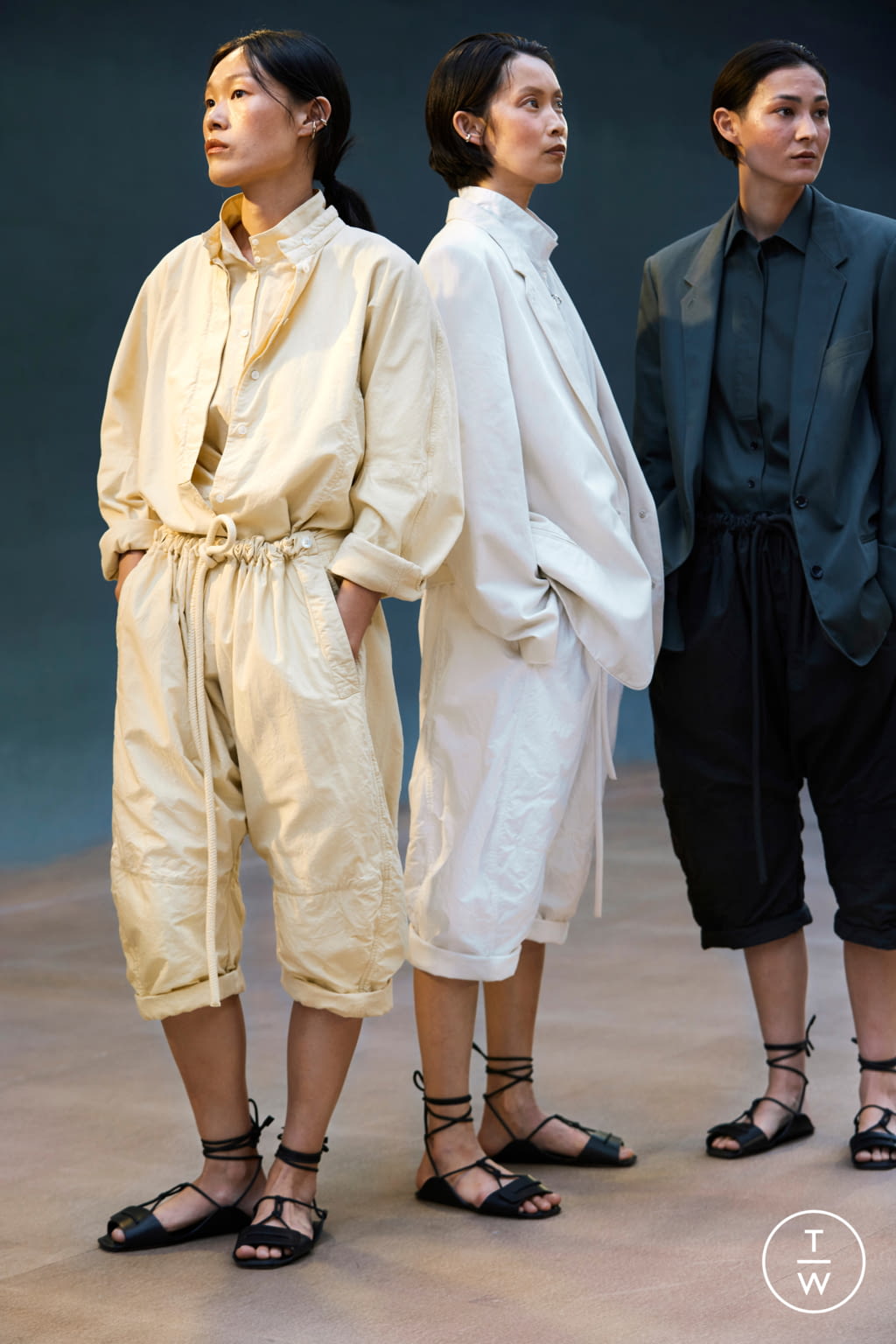 Fashion Week Paris Spring/Summer 2022 look 33 de la collection Lemaire menswear