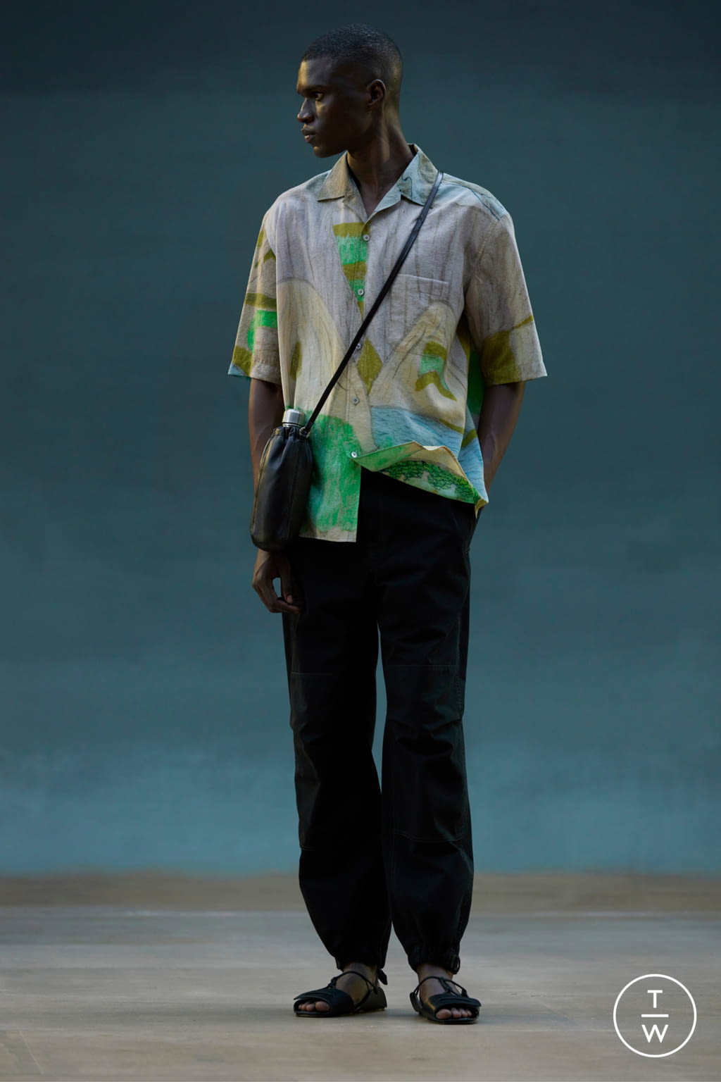 Fashion Week Paris Spring/Summer 2022 look 39 from the Lemaire collection menswear