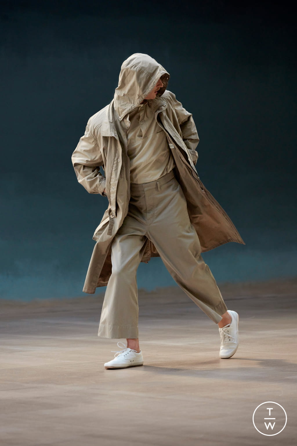 Fashion Week Paris Spring/Summer 2022 look 40 from the Lemaire collection 男装