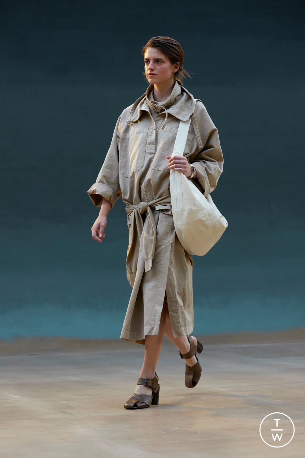 Fashion Week Paris Spring/Summer 2022 look 43 from the Lemaire collection 男装