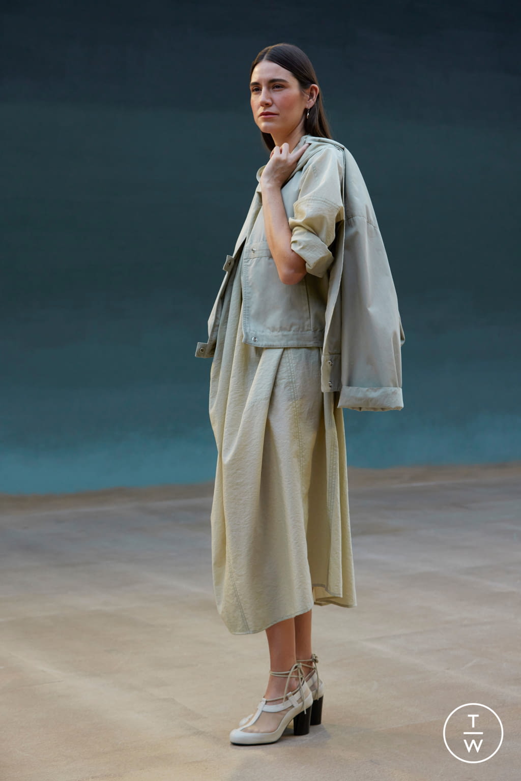 Fashion Week Paris Spring/Summer 2022 look 44 from the Lemaire collection 男装