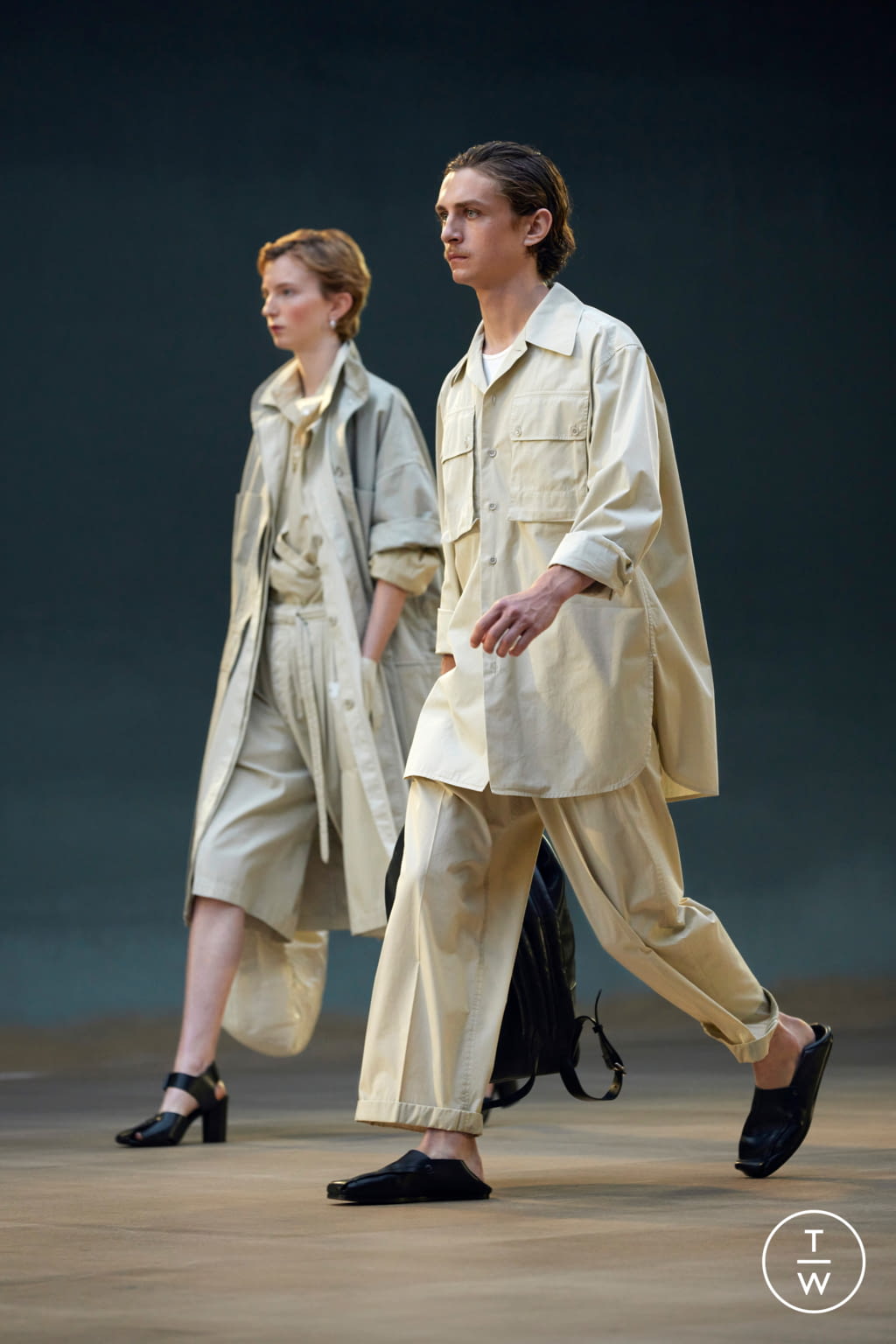 Fashion Week Paris Spring/Summer 2022 look 45 from the Lemaire collection 男装
