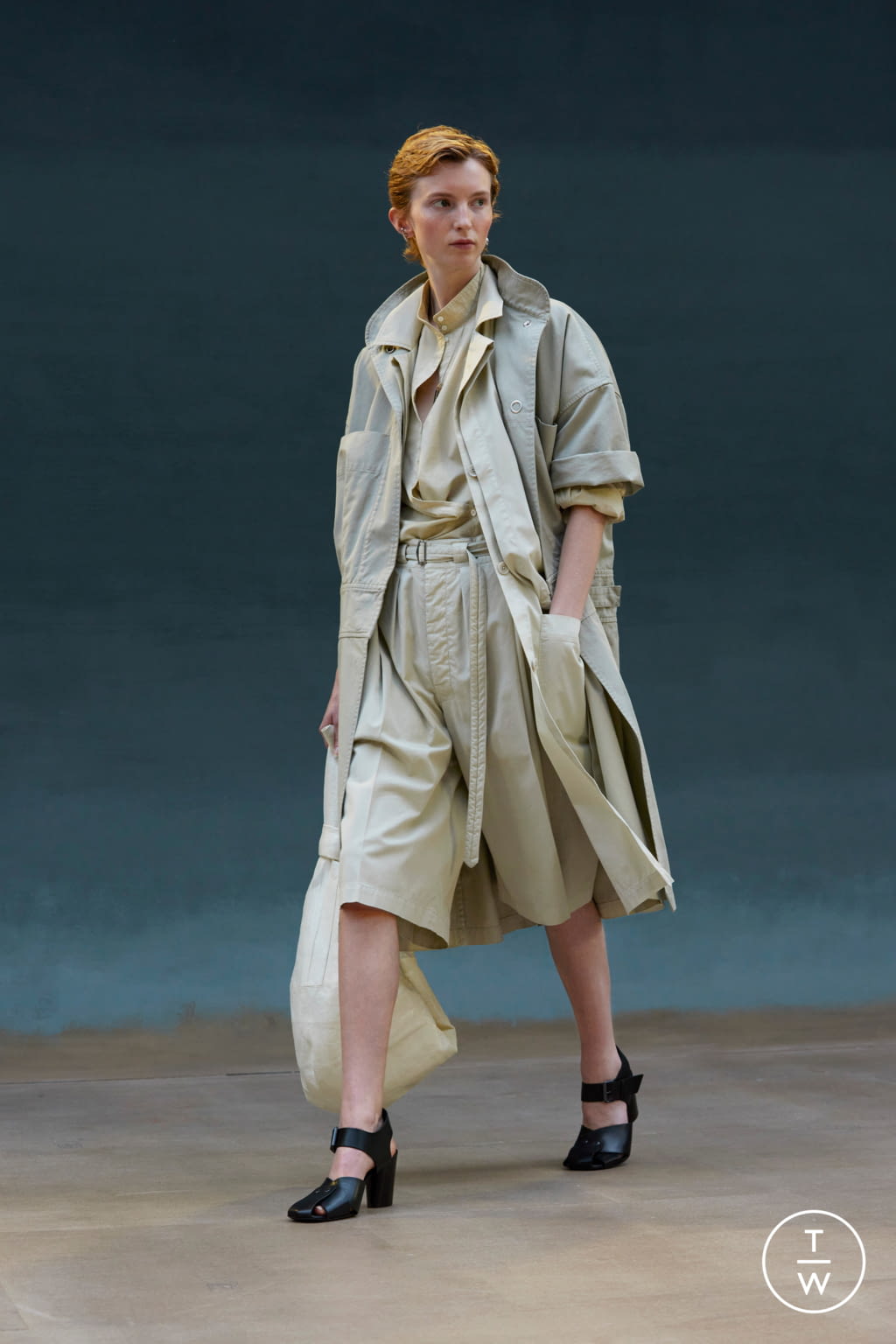 Fashion Week Paris Spring/Summer 2022 look 46 from the Lemaire collection 男装