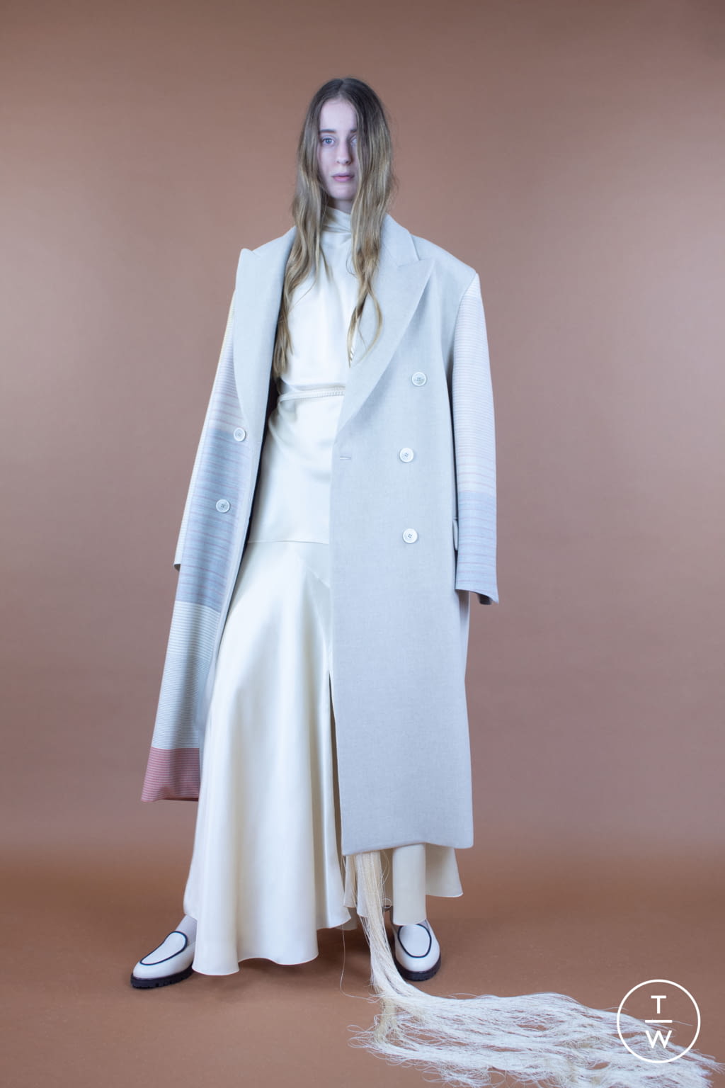 Fashion Week London Spring/Summer 2022 look 7 from the Roksanda collection 女装