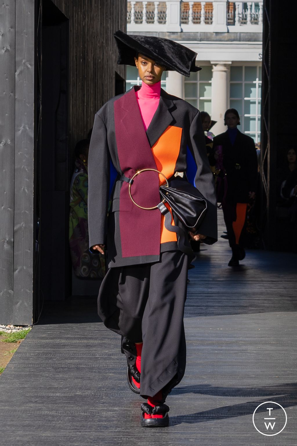 Fashion Week London Spring/Summer 2023 look 1 from the Roksanda collection 女装