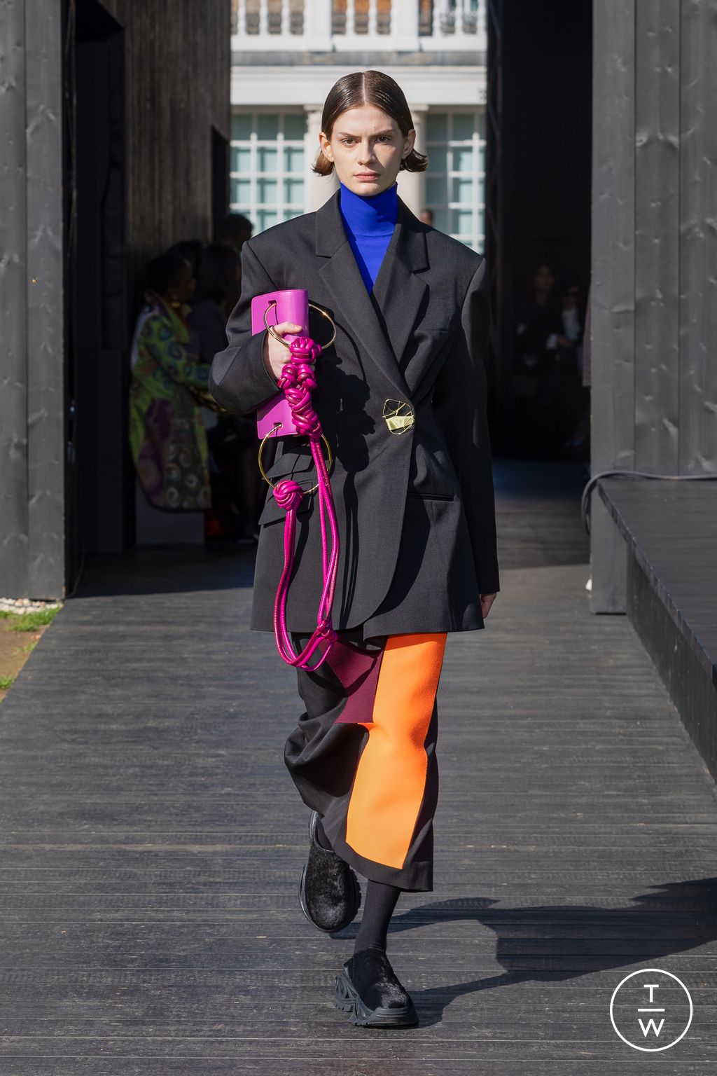 Fashion Week London Spring/Summer 2023 look 2 from the Roksanda collection 女装