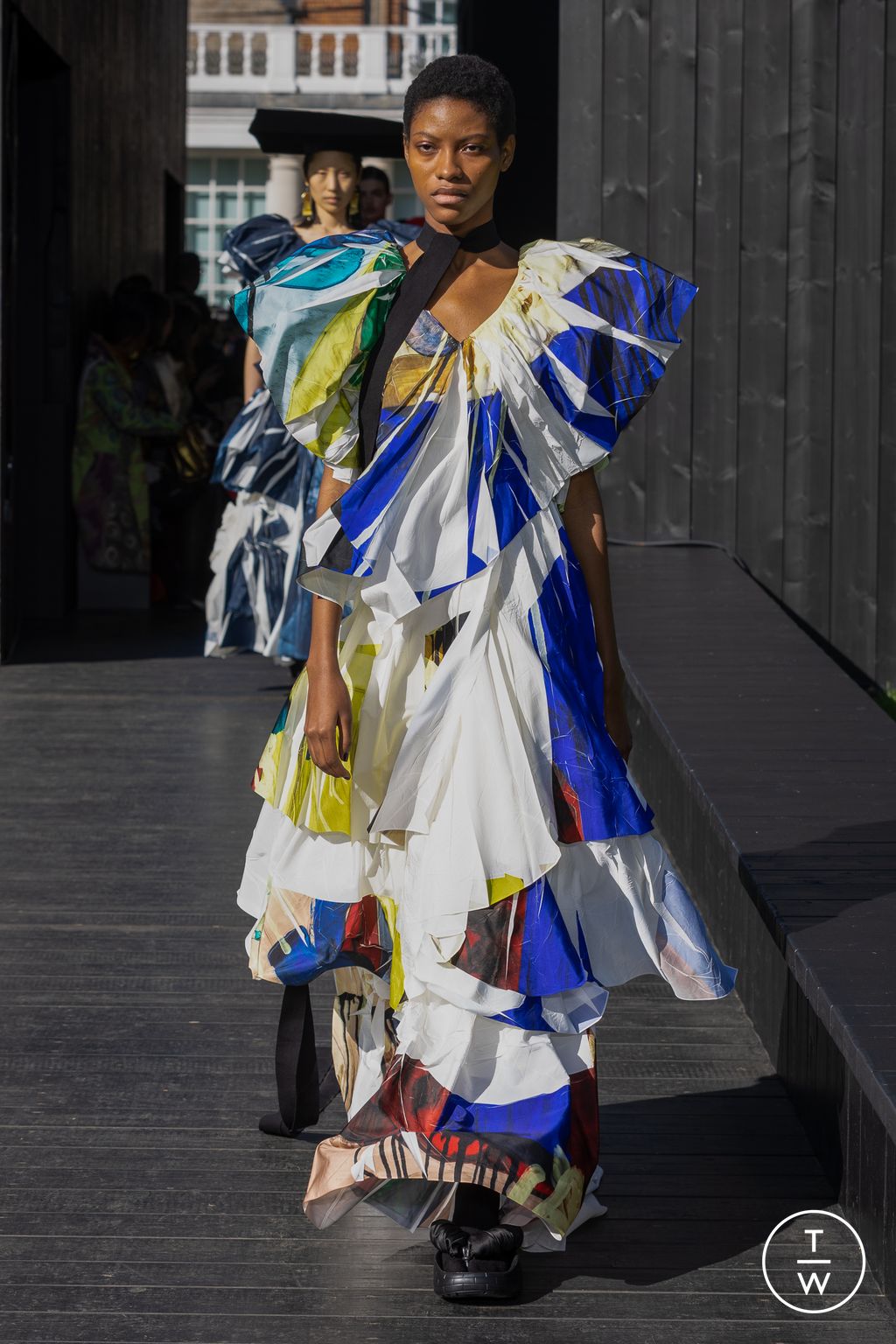 Fashion Week London Spring/Summer 2023 look 24 from the Roksanda collection 女装