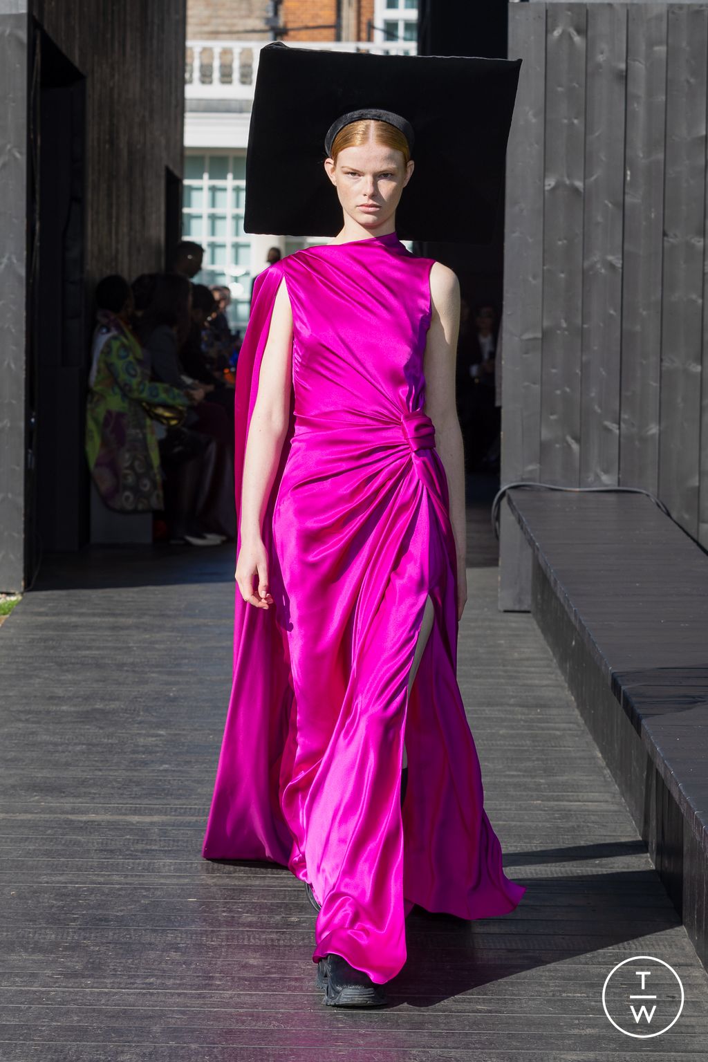 Fashion Week London Spring/Summer 2023 look 3 from the Roksanda collection 女装