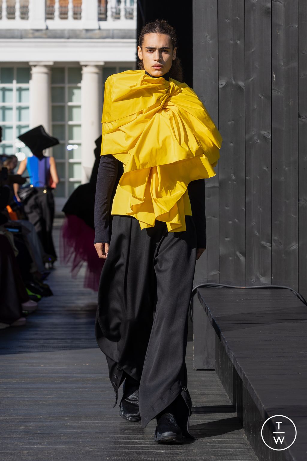 Fashion Week London Spring/Summer 2023 look 34 from the Roksanda collection womenswear