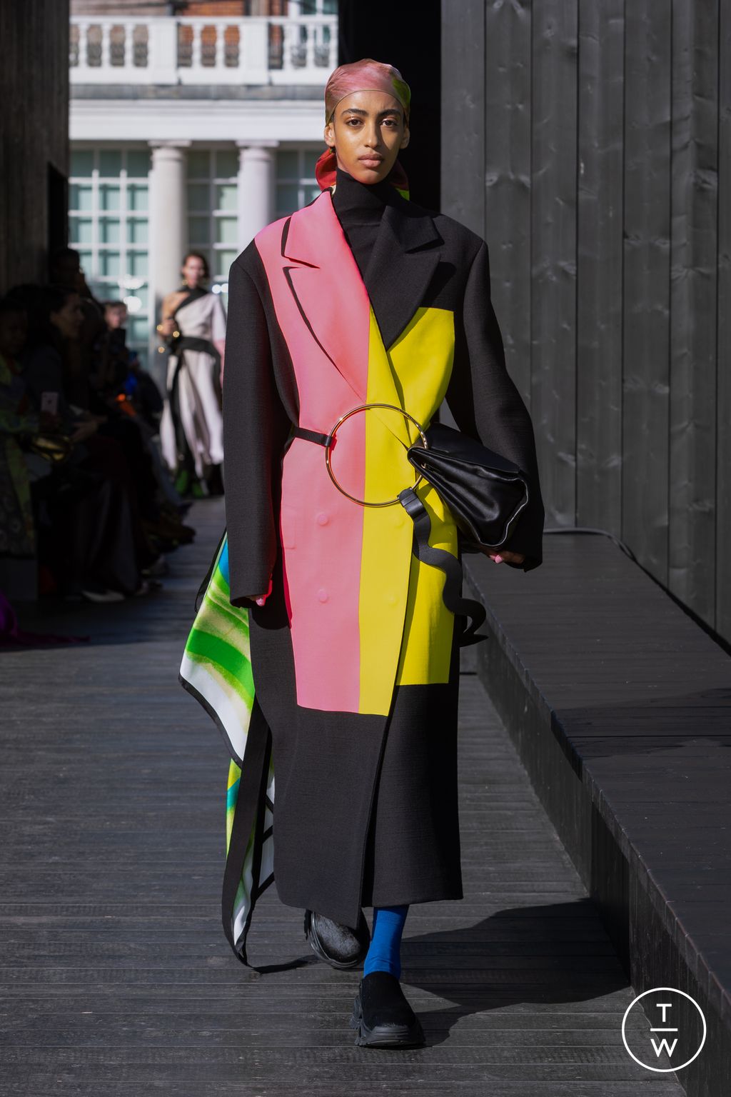 Fashion Week London Spring/Summer 2023 look 4 from the Roksanda collection womenswear