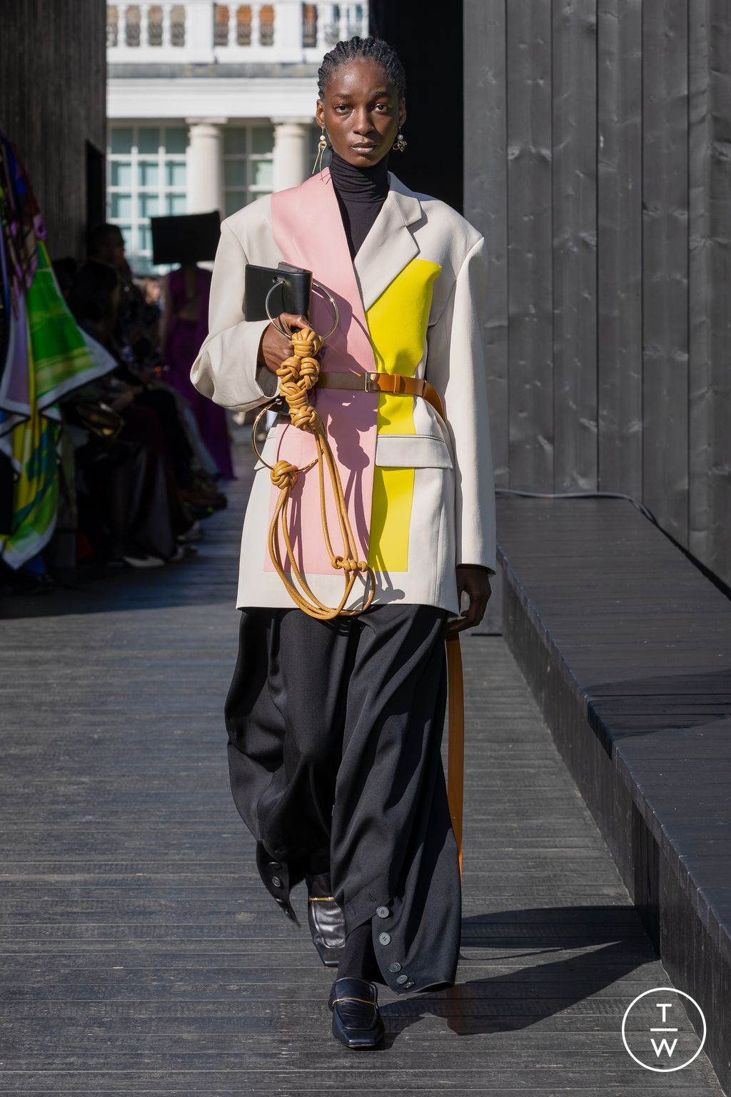 Fashion Week London Spring/Summer 2023 look 5 from the Roksanda collection womenswear