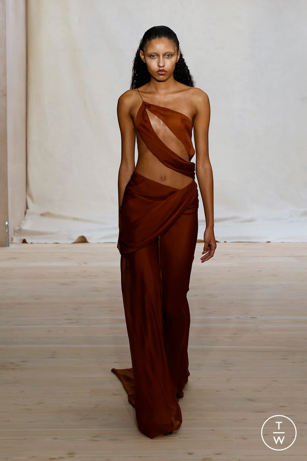 Fashion Week London Spring/Summer 2025 look 5 from the Standing Ground collection womenswear