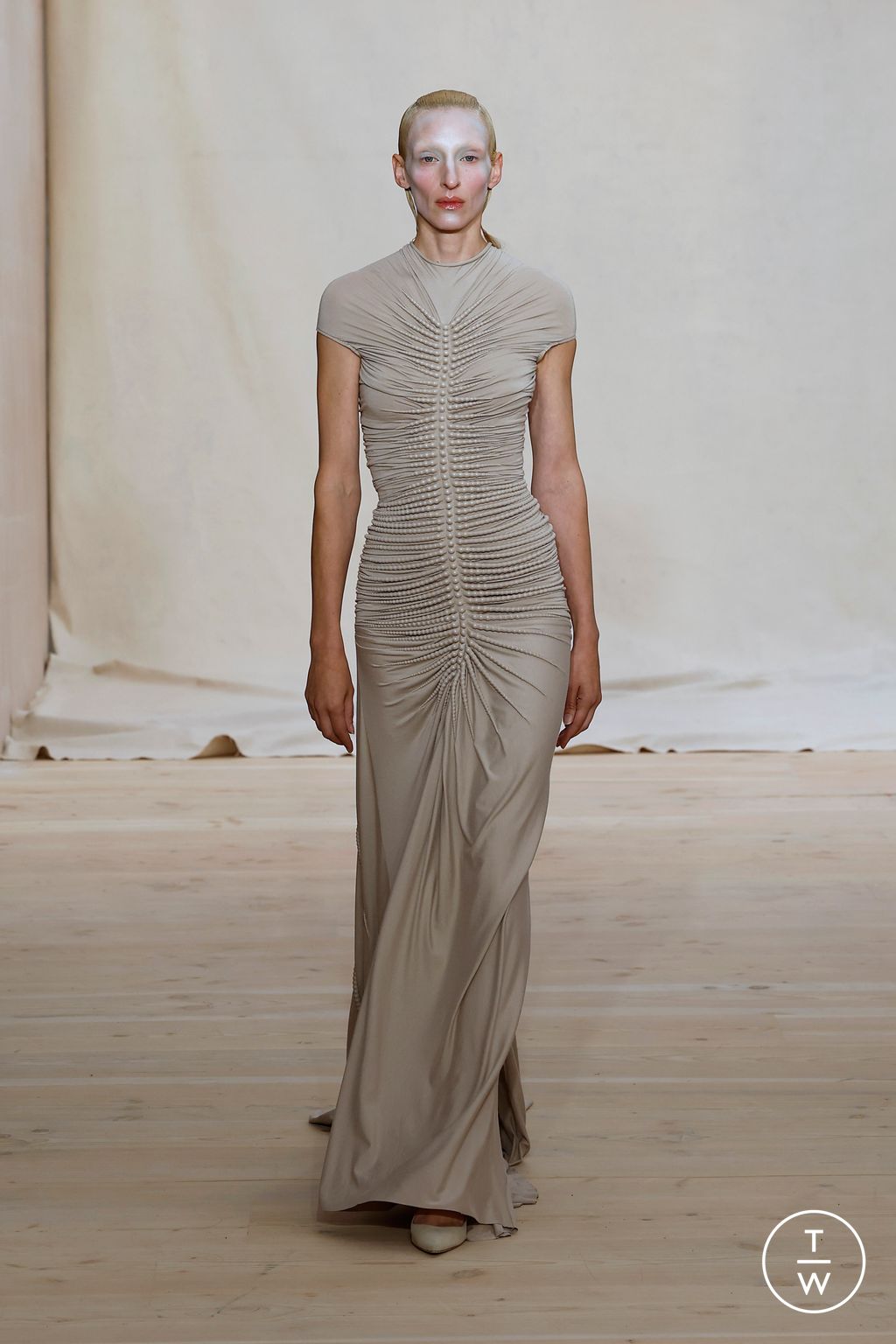 Fashion Week London Spring/Summer 2025 look 11 de la collection Standing Ground womenswear