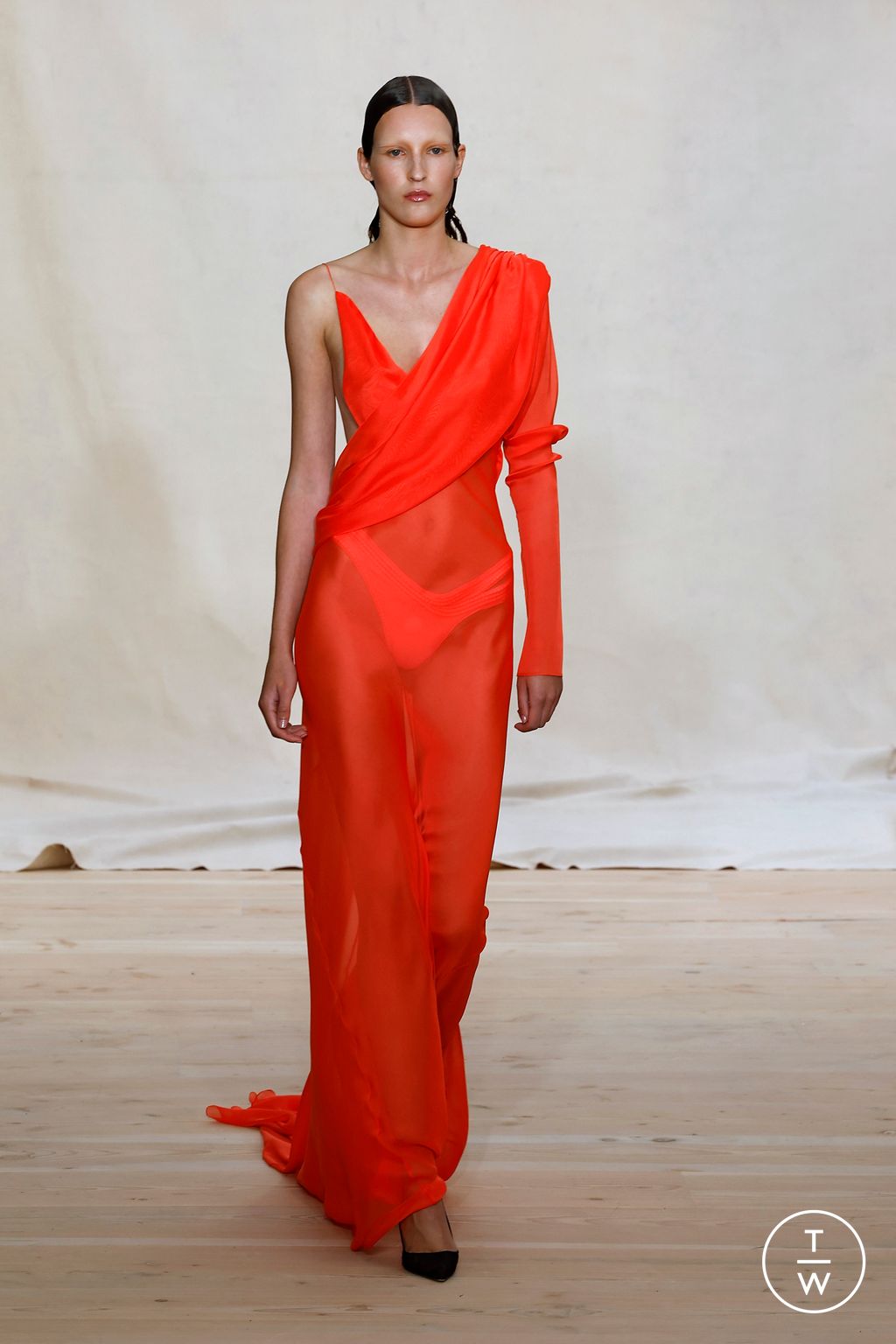 Fashion Week London Spring/Summer 2025 look 20 from the Standing Ground collection 女装