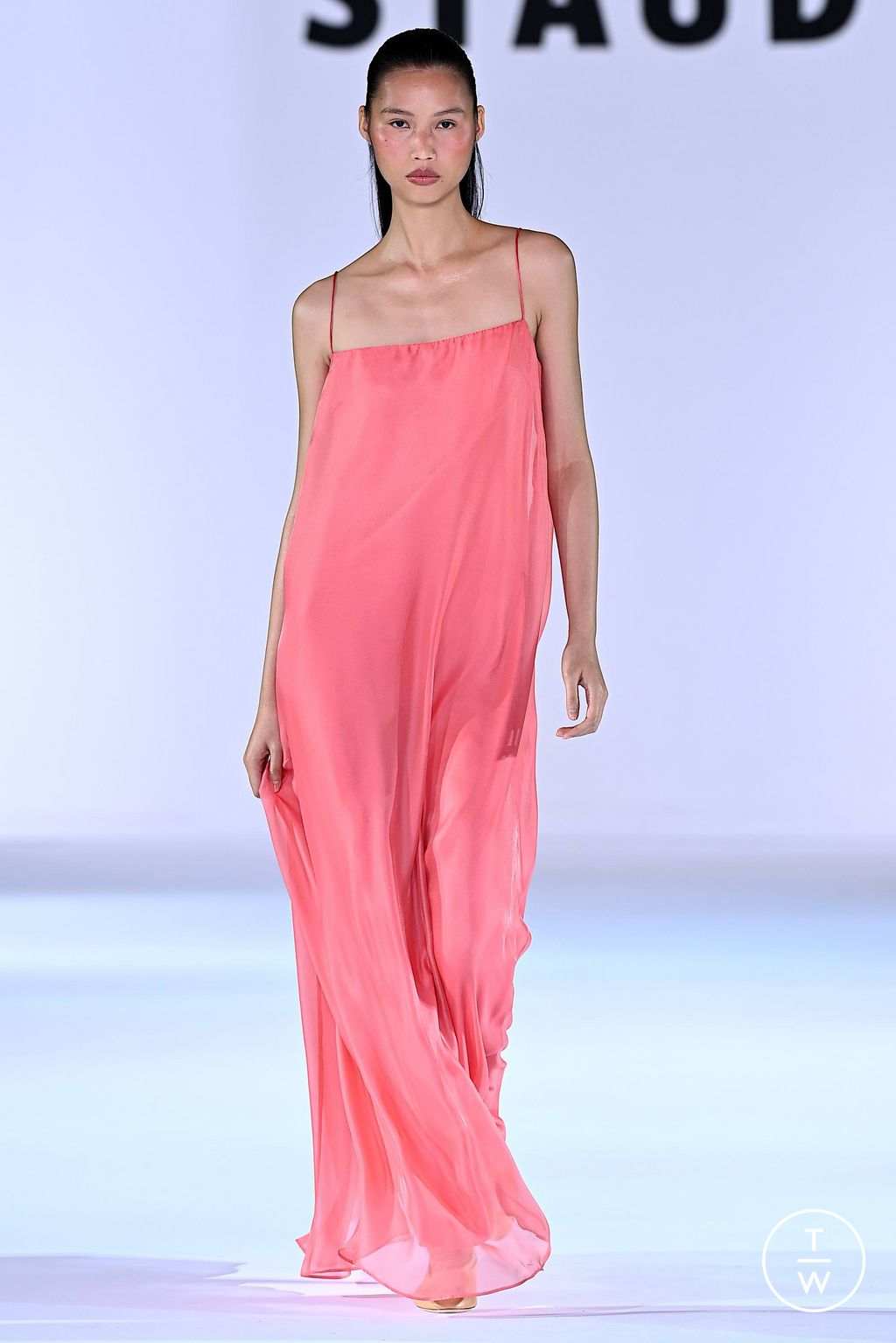 Fashion Week New York Spring/Summer 2024 look 28 de la collection Staud womenswear