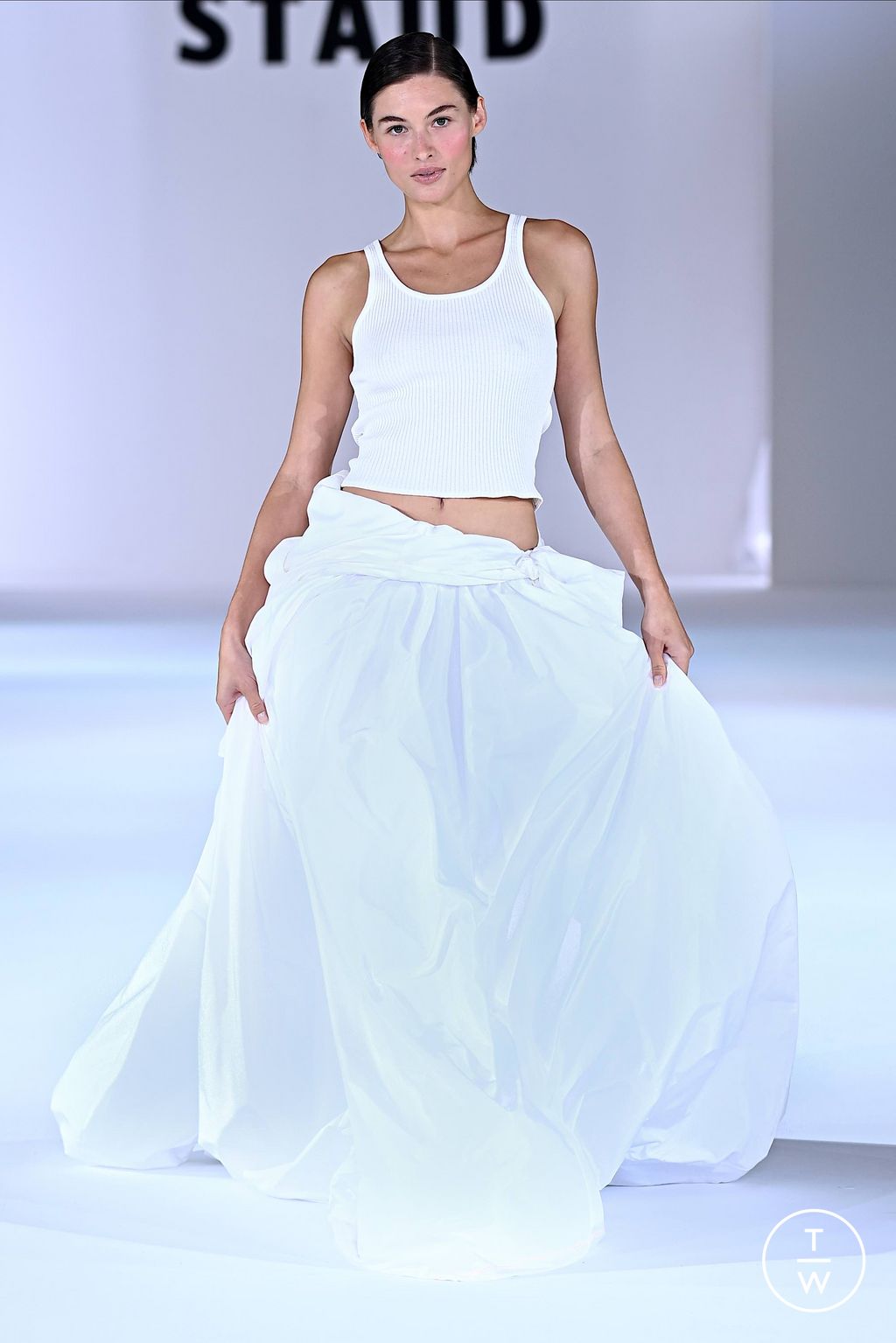 Fashion Week New York Spring/Summer 2024 look 40 de la collection Staud womenswear