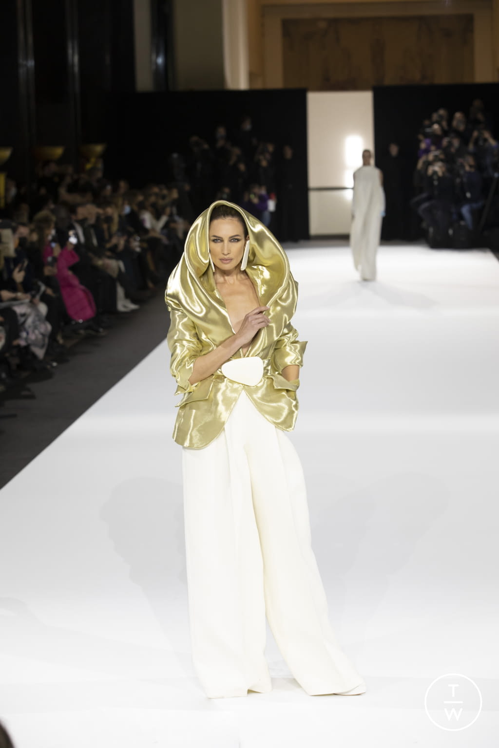 Fashion Week Paris Spring/Summer 2022 look 12 from the Stephane Rolland collection couture