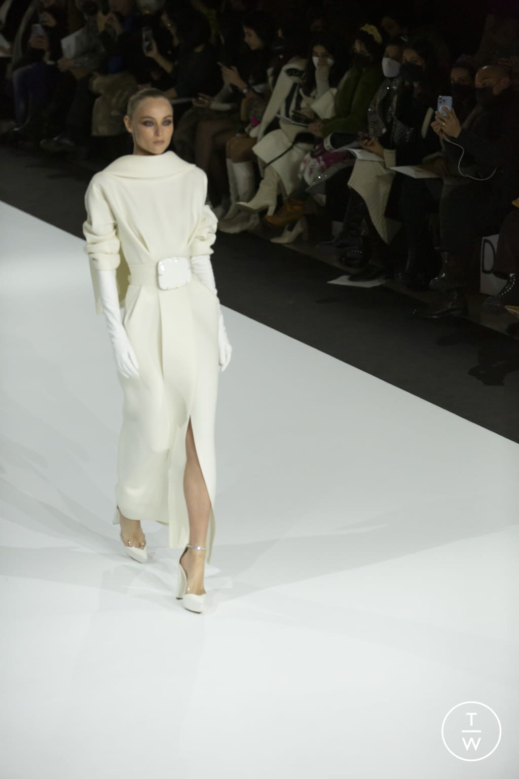 Fashion Week Paris Spring/Summer 2022 look 14 from the Stephane Rolland collection couture